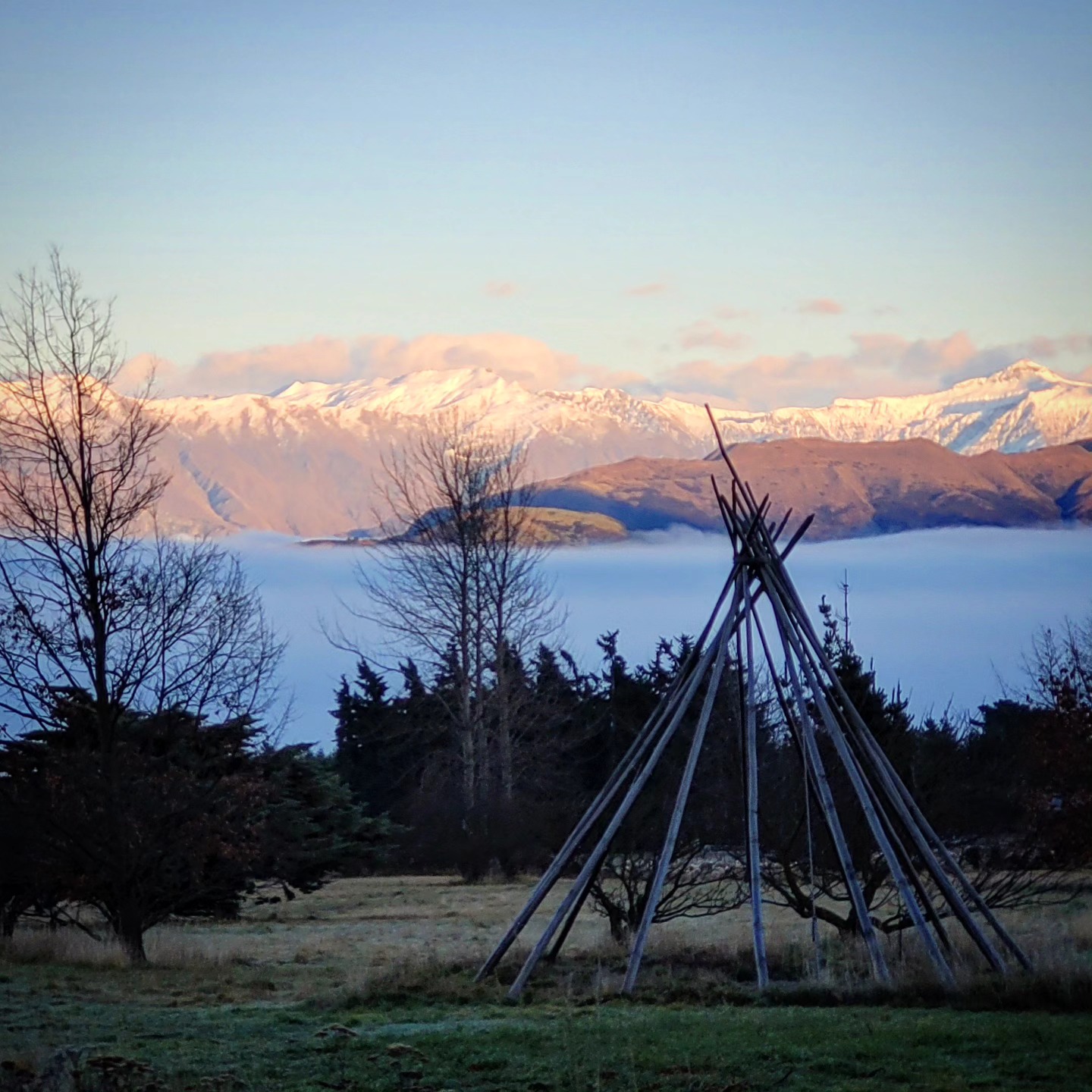 Yesterday's view of Wanaka, Treble one Ski Field Nd Black Peak, with a layer of fog filling the valley below.
.
.
@purenewzealand #newzealand #wanaka #lovewanaka @wanaka #mountainspirit #meditation #retreats #yinyoga #experientialeducation