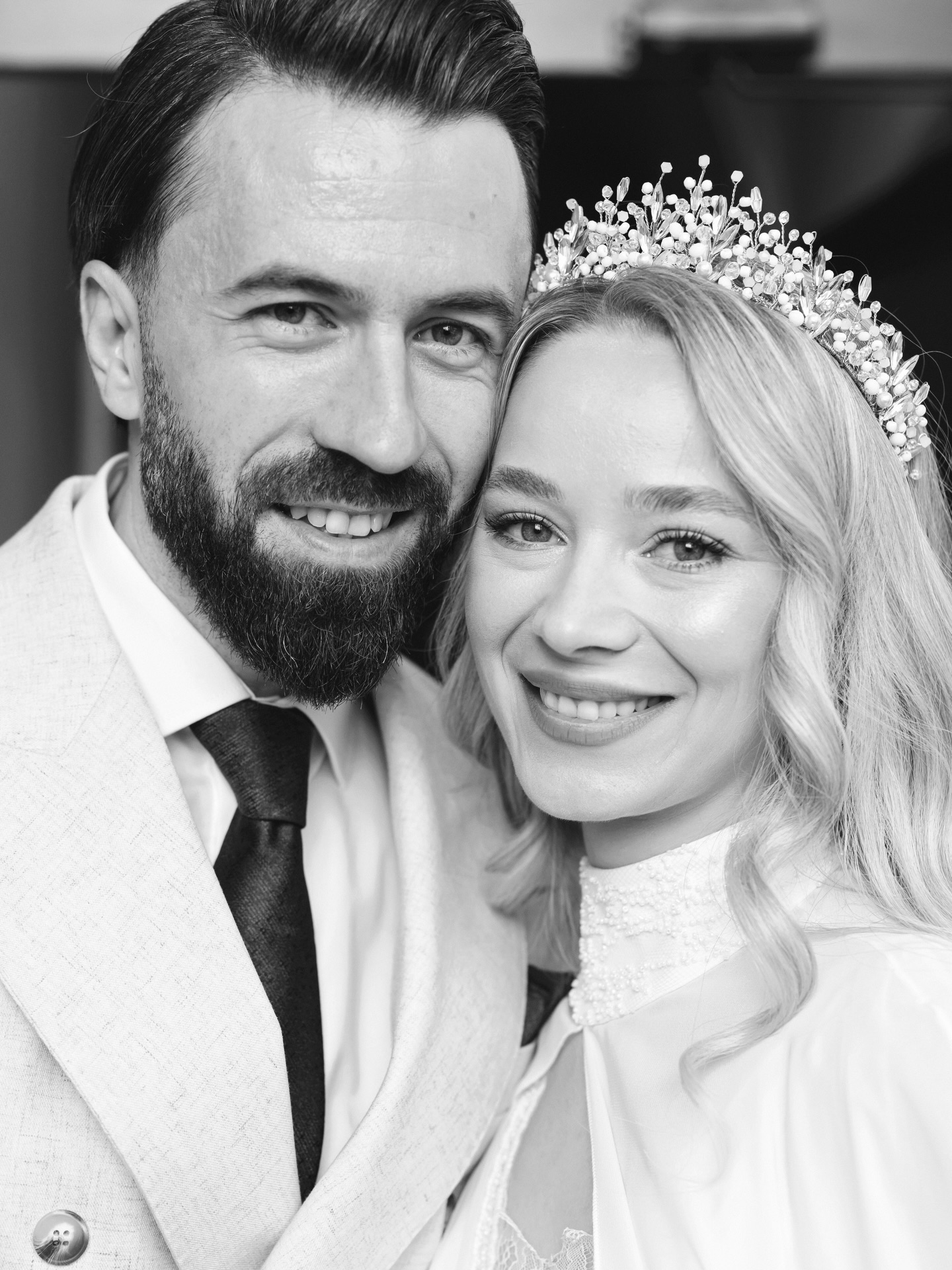 This was one emotional wedding 🤍
@alexandra.c.crisan + @catalin_crisan88
Hair @ralu_crisan
Makeup @adina_phiartist_mua_cluj
Dress @sophieweddinghouse
Suit @mensclubromania
Location @thebarncluj