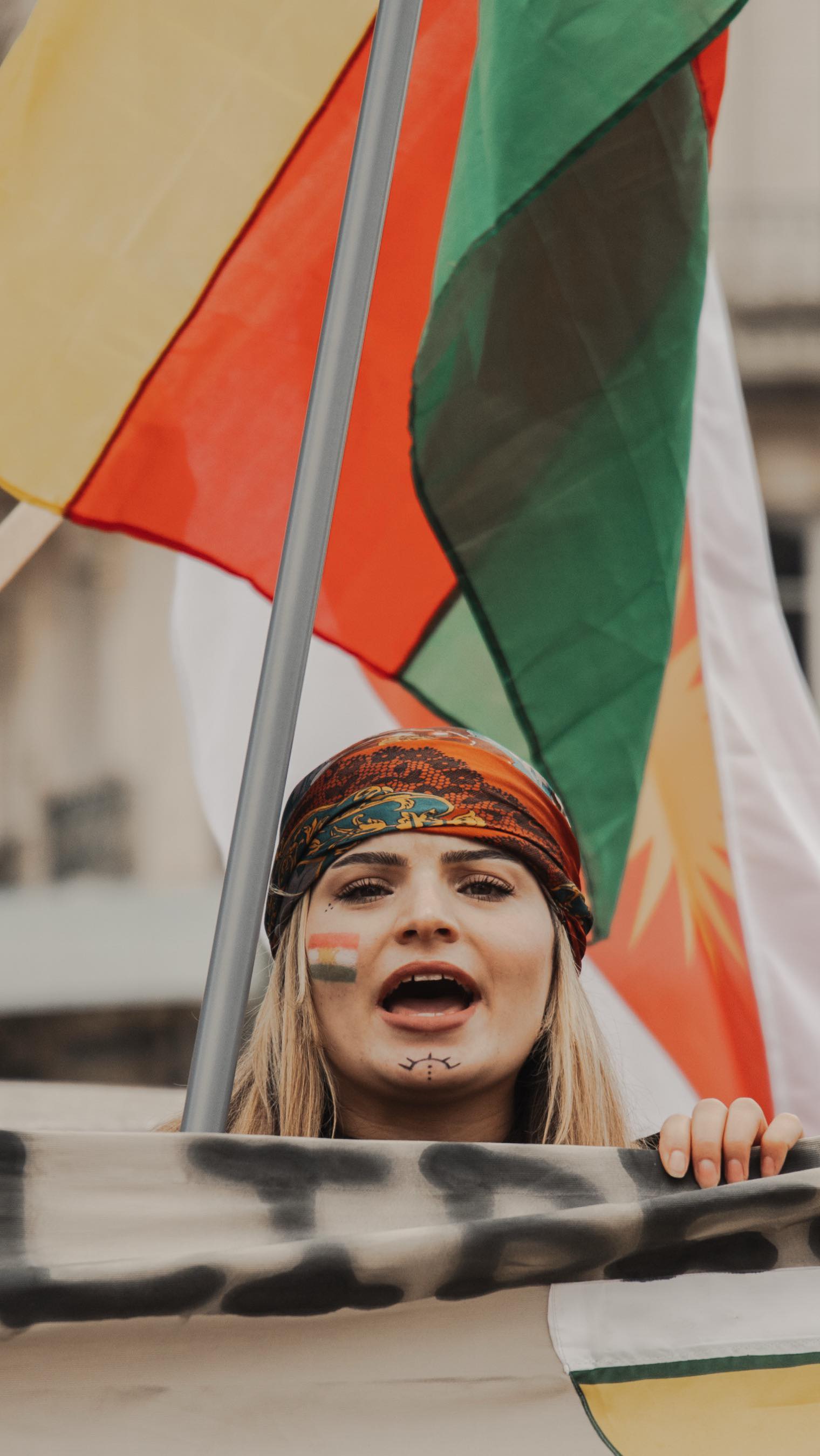 Manifestation de solidarité pour le Rojava.
La communauté kurde s’est mobilisée le samedi 31 janvier 2026 à Orléans contre les attaques jihadistes ciblant le Rojava, en Syrie.
©️Audrey Rodrigues
#journalisme #manifestation #syrie #daesh #terrorisme