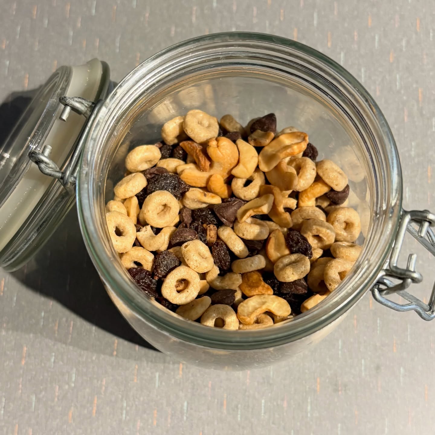 One of the easiest snacks to throw together, and the kids absolutely love it!
Toddler trail mix!
I use whatever nuts I have on hand, in this mix it’s cashews. Cheerios, chocolate chips, and their favorite part, raisins!
#toddlersnacks #twinmom