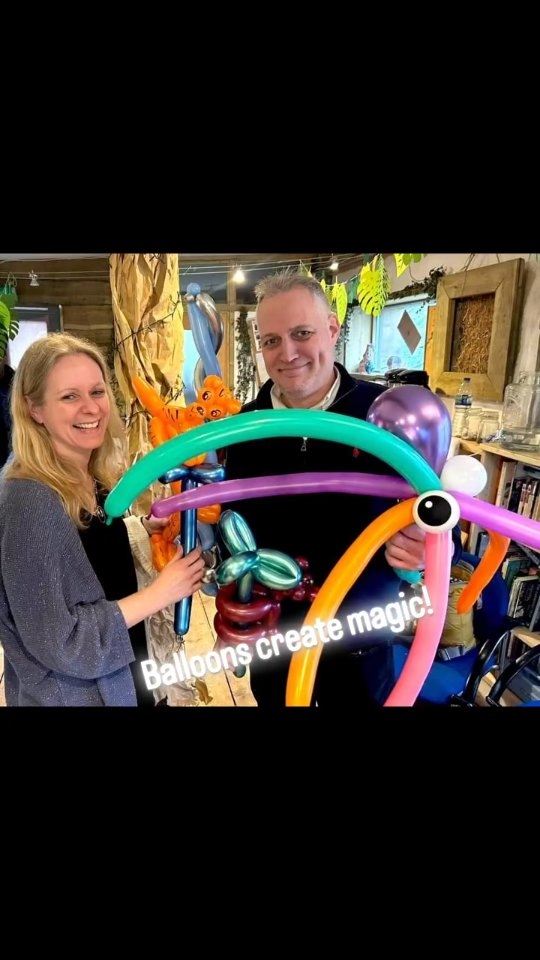 Artycat balloons create so much fun at your party - magical mementos for the children to take home π¦π¦
.
My most popular party package - balloons and face painting together ππ
.
#artycatfaces #balloonmodelling #balloonartist #balloonart #balloontwisting #creativebusiness #eventcreative #partyentertainer #ballooncreations #kidsentertainment #smallbusinessuk #londonfacepainter