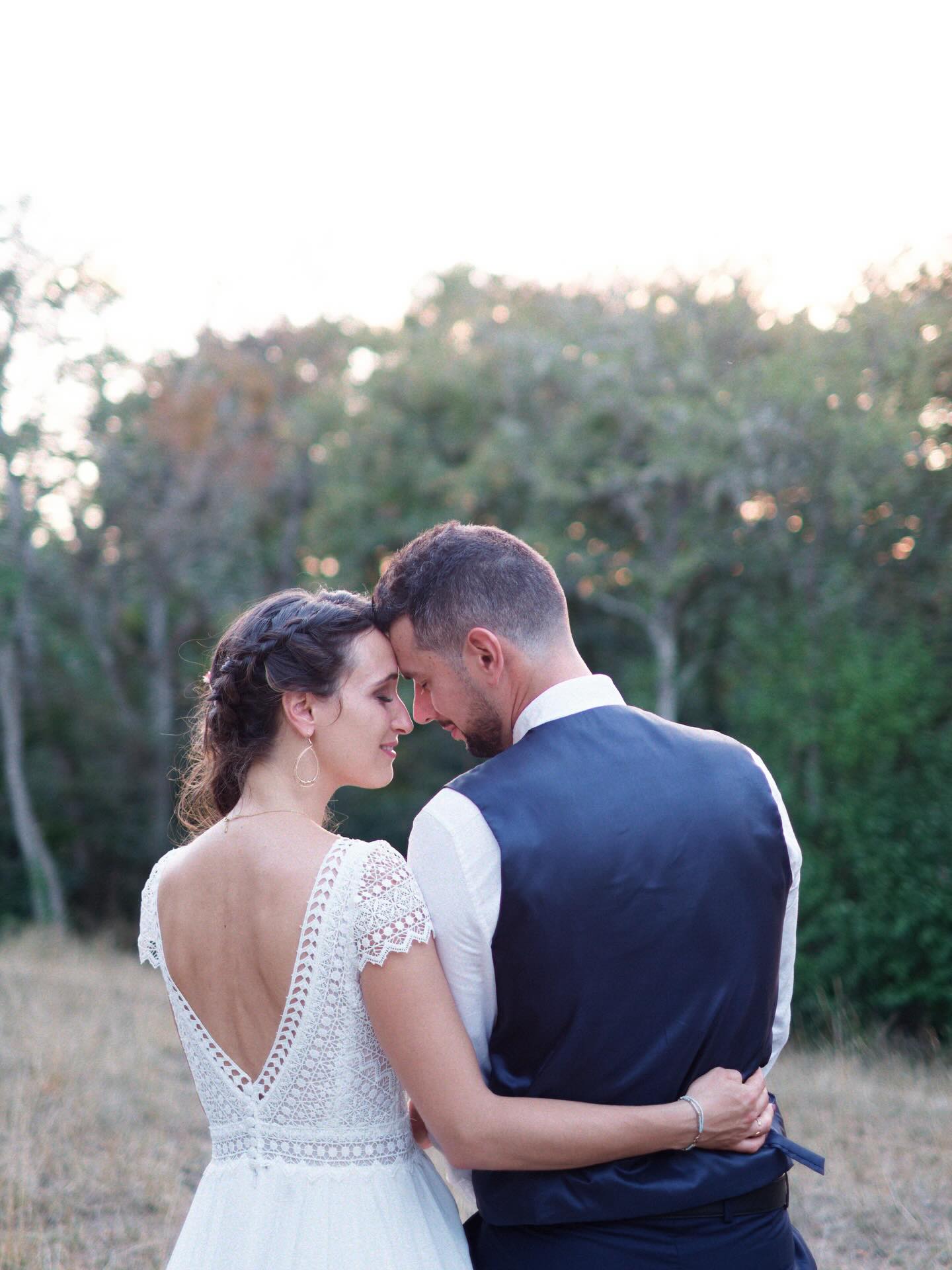 Je limite volontairement le nombre de mariages que je photographie.
Pas pour créer un manque.
Mais pour être pleinement présent, à chacun…
Pauline + Jonathan
.
Venue: @lechateaudecourbeville
Catering: @dominique_traiteur
Flowers: @fika.flori
Bride’s dress: @ohmyrobe
Bride’s shooes: @sanmarina_officiel
Bride’s hair: Ô Salon by Flo
Bride’s MUA: @chlouiiiiii
Groom’s suit/shoes: @vetementsrecord_bymarco
Rings: @chavanybijouterie
Music: @vuilmix_and_co
.
#photographemariageroanne
#photographemariagelyon
#mariagelyon
#mariee2026
#weddingphotographer