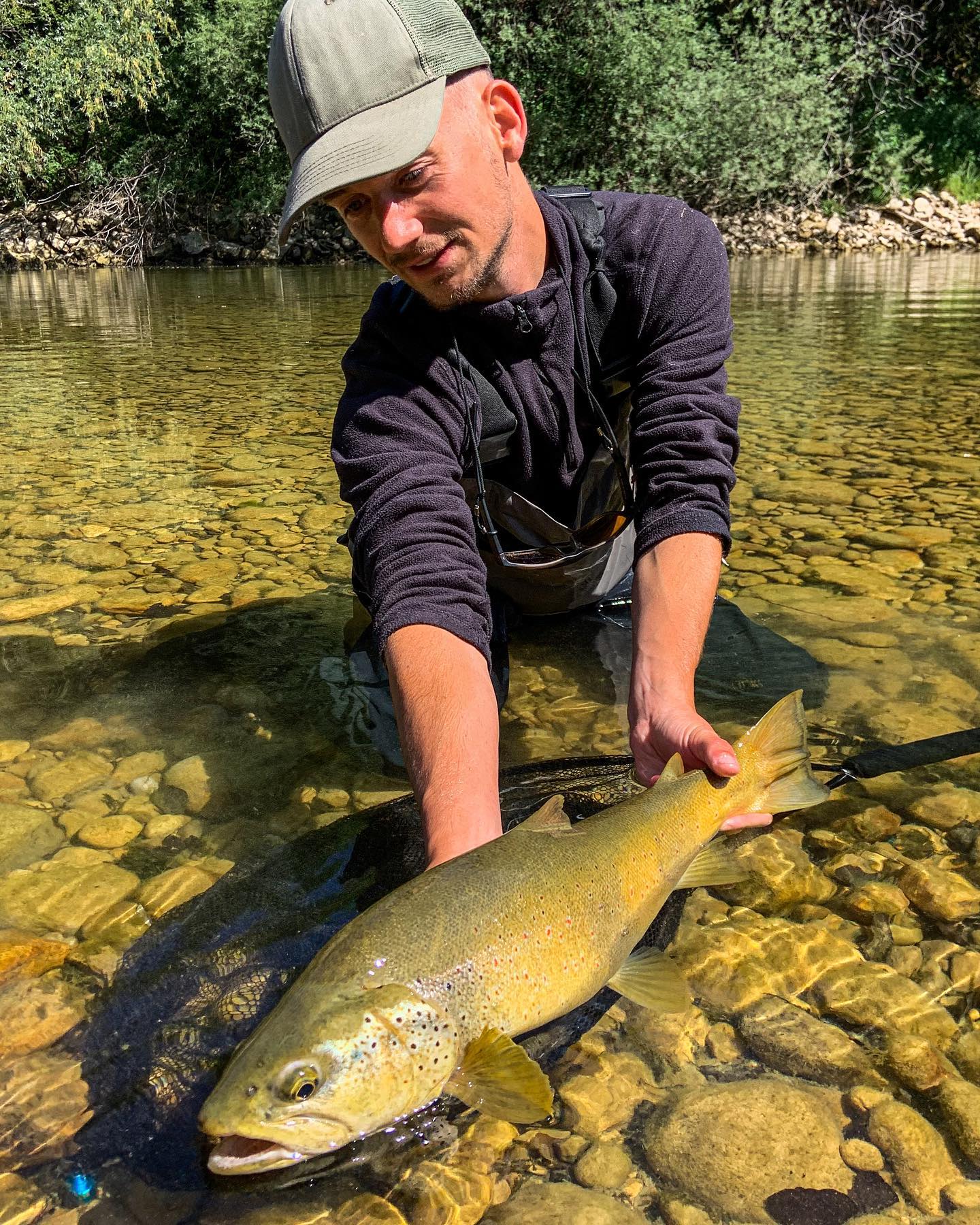 La saison est terminée mais il me reste plein de photos de très jolies truites ! Celle ci a été prise dans un endroit pas facile du tout, elle a succombé à une petit cuivre Halieutique 😇.
#moucheshalieutique #truite #truitefario #pechealamouche #flyfishing #nymphe #pechemouche #fishing #flyfishingaddict #flyfishingphotography #flyfishingart #flyfishingadventures #peche #pecheur #pêcheur #pechefrance #pecheauleurre #pechealamouche #truite #truitefario #bigtrout #browntrout #troutfishing #grayling #truitesauvage #troutlife #troutlures #release #nokill