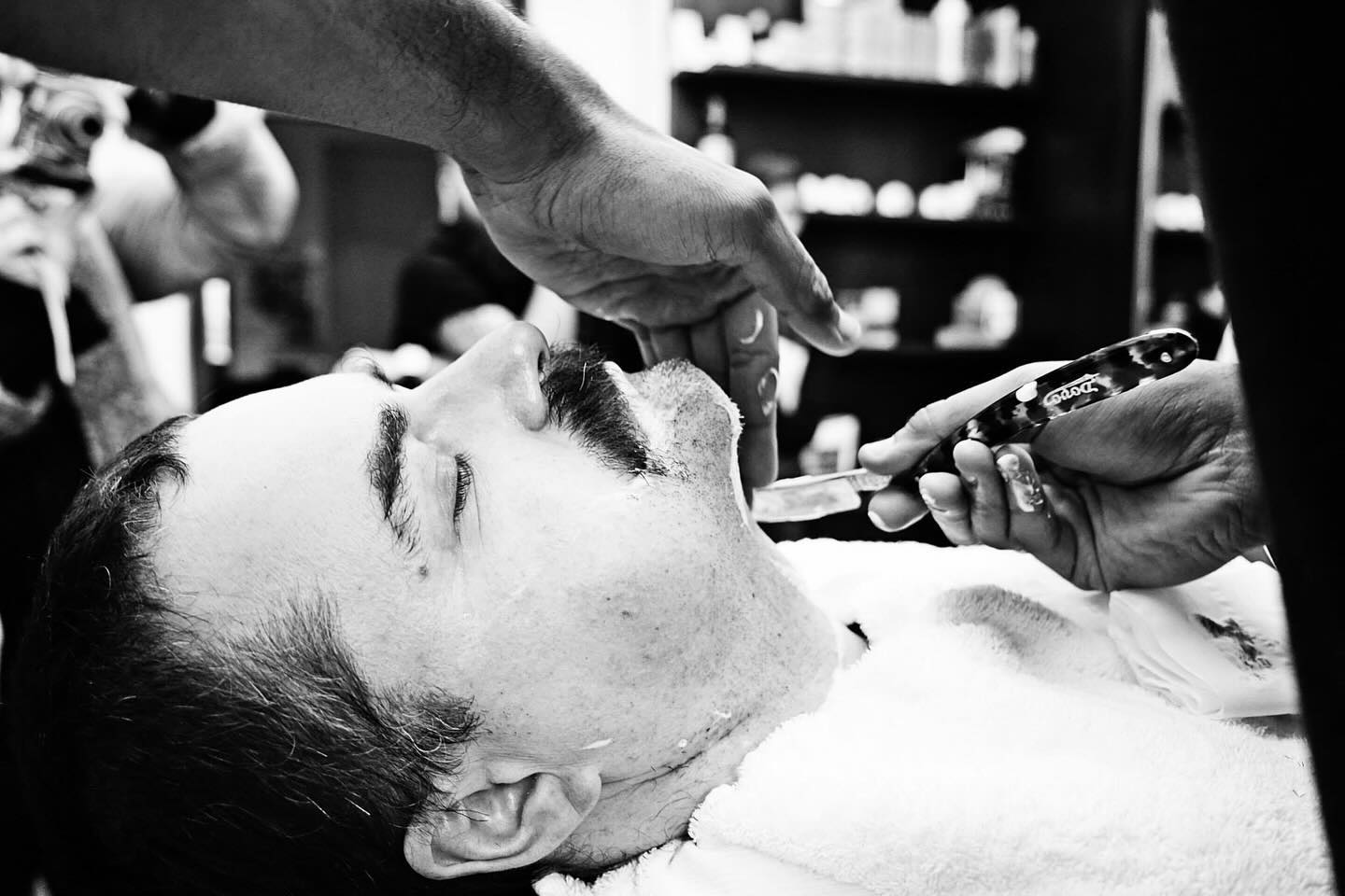 Tak co, kdo z Vas si jeste doprava oholeni britvou “dohladka”? 😉