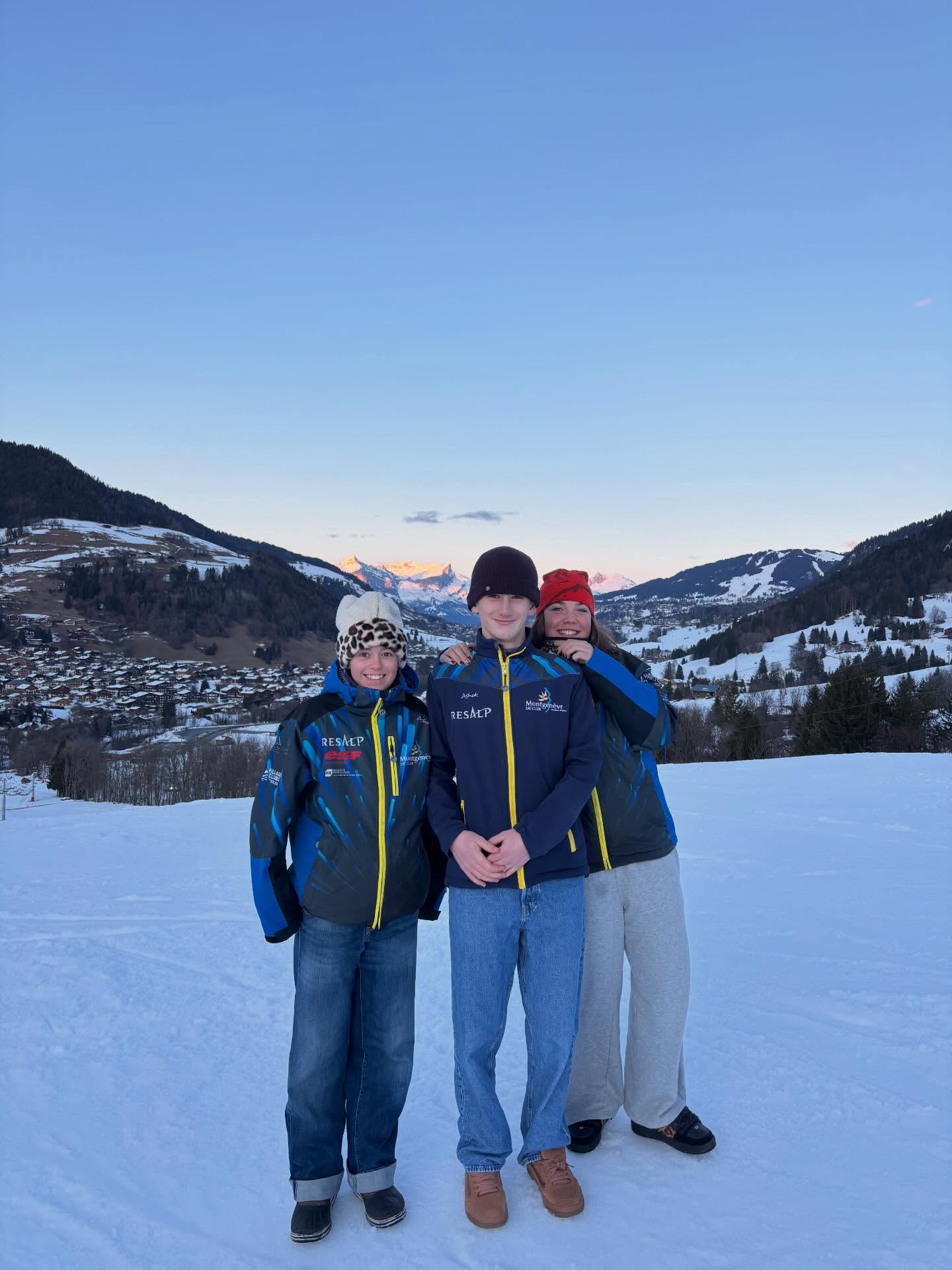 En ce moment Ticia, Jeanne et Ludo sont à la première étape des écureuils d’or à Megeve, Chamonix et Saint Gervais! 💪💪