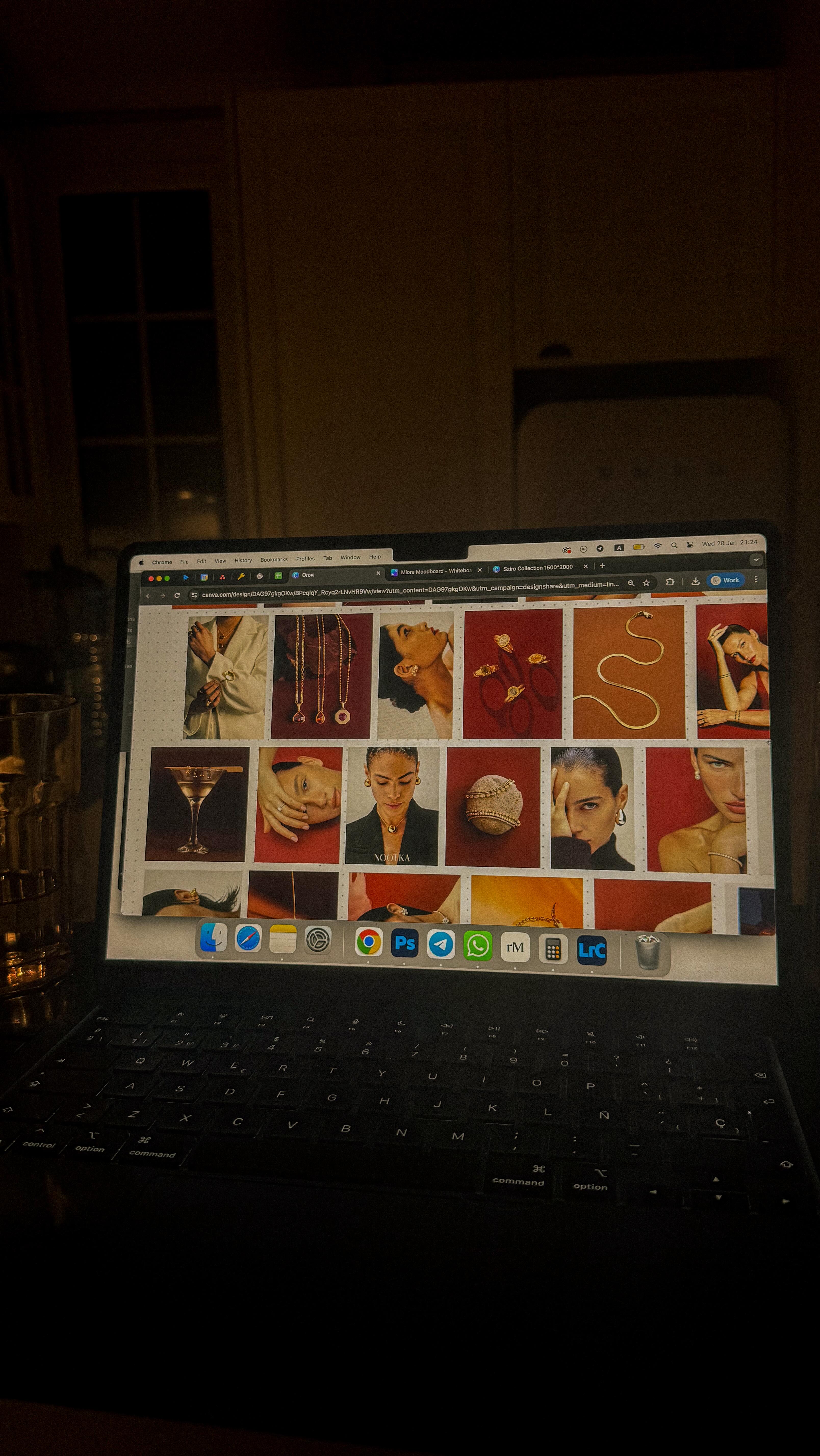 Taking aesthetically pleasing photos that sell jewellery at home is not difficult. All you need is:
-sunlight
-paper card
-foam boards
Comment ‘tell me more’ to learn how to take gorgeous jewellery photos yourself 📷📸
#jewelleryphotographer #jewelleryphotography