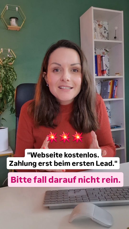 Ich sag’s ganz klar:
Marketing, das mit Hoffnung spielt, ist kein gutes Marketing.
Ein Lead ist kein Kunde.
Eine Anfrage ist kein Umsatz.
Und psychologische Tricks ersetzen keine saubere Arbeit.
Wenn du eine Website willst, die ehrlich aufgebaut ist. Technisch sauber, strategisch durchdacht
und ohne Hintertürchen im Vertrag...
...dann sollten wir zwei mal miteinander sprechen. 🚀🤗
Klartext statt Marketing-Masche.
Augenhöhe statt Druck.
🧡