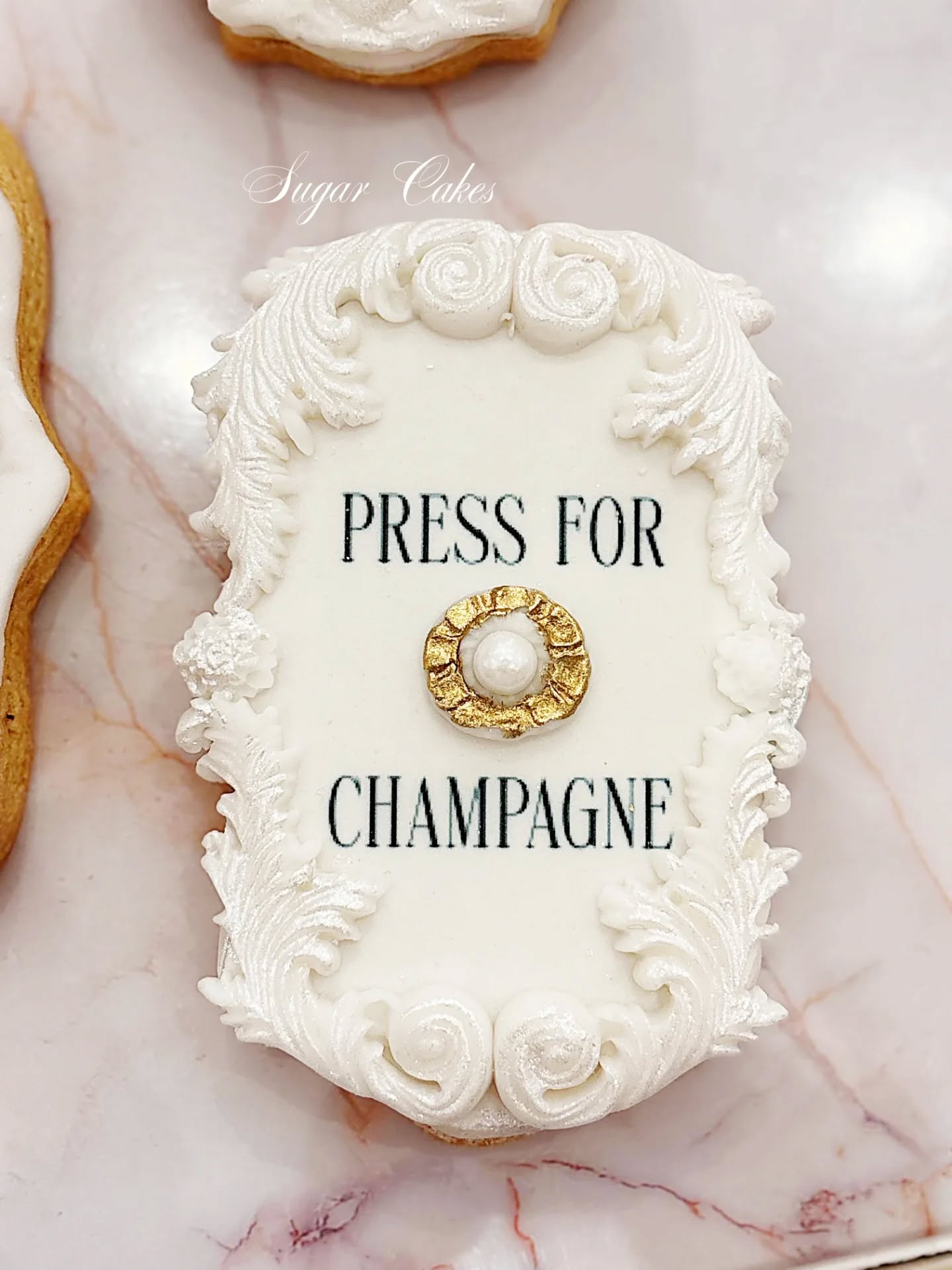 Beautiful handcrafted sugar cookies for a beautiful bride to be. 🩷
Beautiful edible pearl detail from Barco ❤️
So excited for my.daughter's wedding @clarissa_knop 🤍
#sugarcookies #wedding #kitchentee #bridalshowerideas #bridalshower