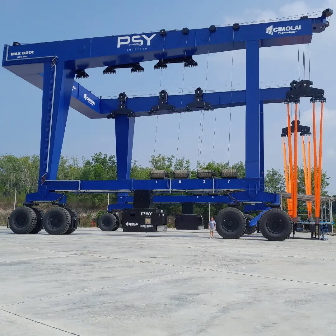 Serious Travel Lift in Thailand. Stay tuned for an exciting project coming soon. Zoom in to see Tim standing by the front wheel for some perspective.
#boatdesign #navalarchitecture #yachtdesign #boatbuilding #shipyard #shipyards #highspeedferry #islandferry #barnettoffshore