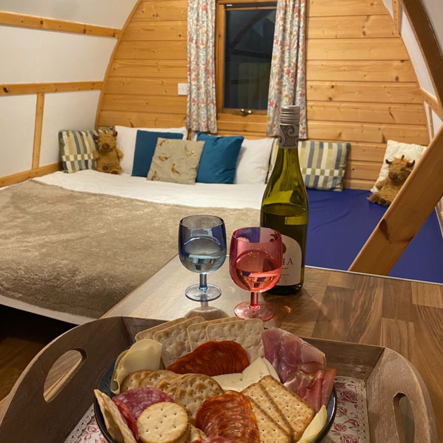 Any Valentine's Day plans?🌹 Treat your loved one to a cosy night in at our glamping pods, complete with all the essentials❤️
💻https://www.chevinparks.co.uk/glamping-pods-clarion-lodge
#valentines #valentinesgetaway #glampingpod #valentinesday