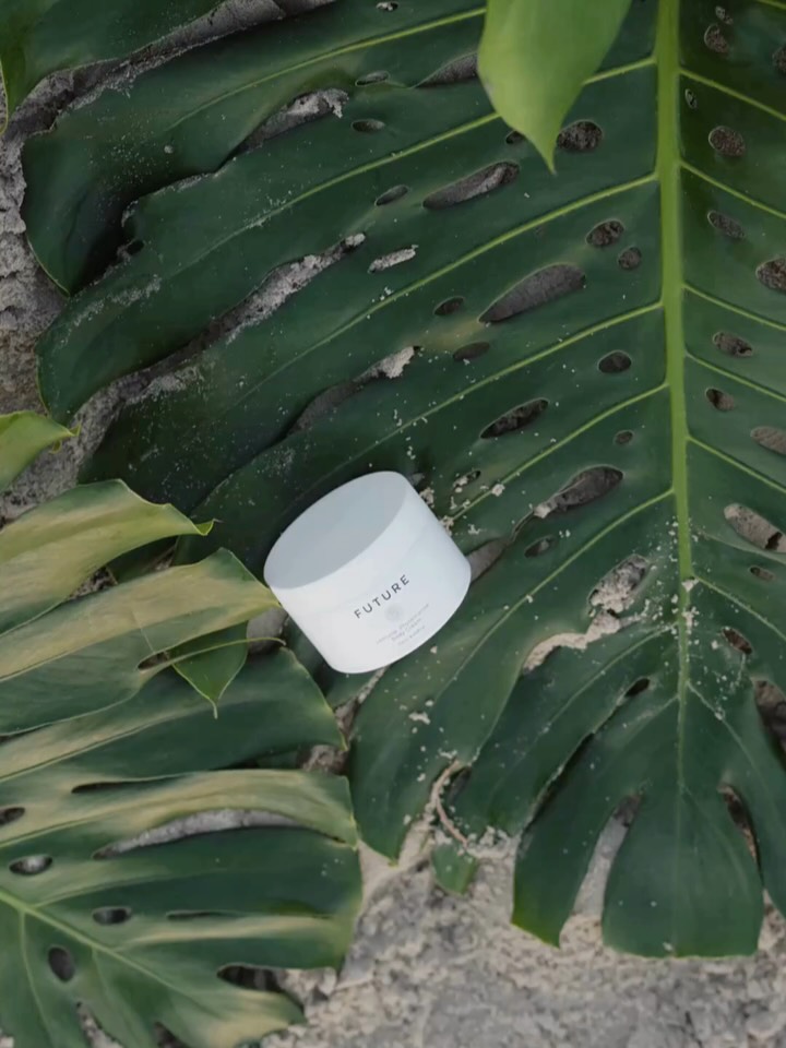 Inhale the mystique of Lemuria Phytomarine Body Cream, where potent aromatic oils transcend the fragrant experience.
The premium oils of Lavender , Ylang Ylang, Mandarin, and Rosemary interlace in a dance of botanical serenity, as their song offers a blend of soothing reprieve for sun-kissed or sea caressed skin.
Combined with the protective essence of Arnica , Carrot , and the seaborne jewels of Algae , Lemuria Phytomarine Body Cream cradles your senses in a delicate bouquet of nature’s healing embrace.
Surrender to the enchantment of scent, where aroma becomes a remedy.
#future5elements #LemuriaPhytomarineBodyCream #cleanbeauty #oceaninspiredskincare #luxurybodycare