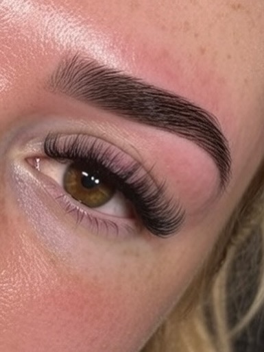 Brow + Lash Combo 😮💨✨
Clean, lifted brows + soft fluffy lashes = the ultimate glow-up.
#BrowAndLashCombo #LashAndBrowCombo #hdbrowstylist #lashextensions #lashextensiontraining