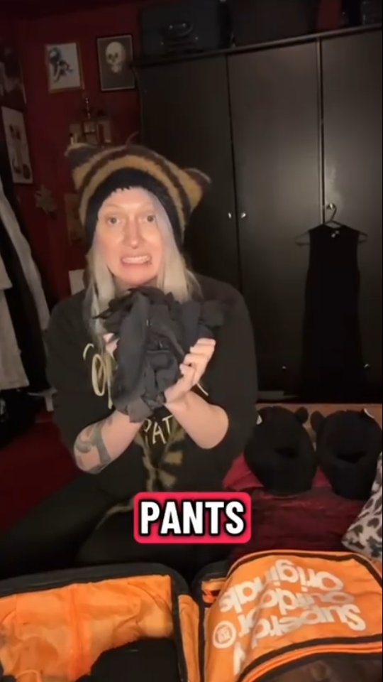 Get ready with @mishkinfitzgerald as she packs for tour
#grwm #artistprep #ontour