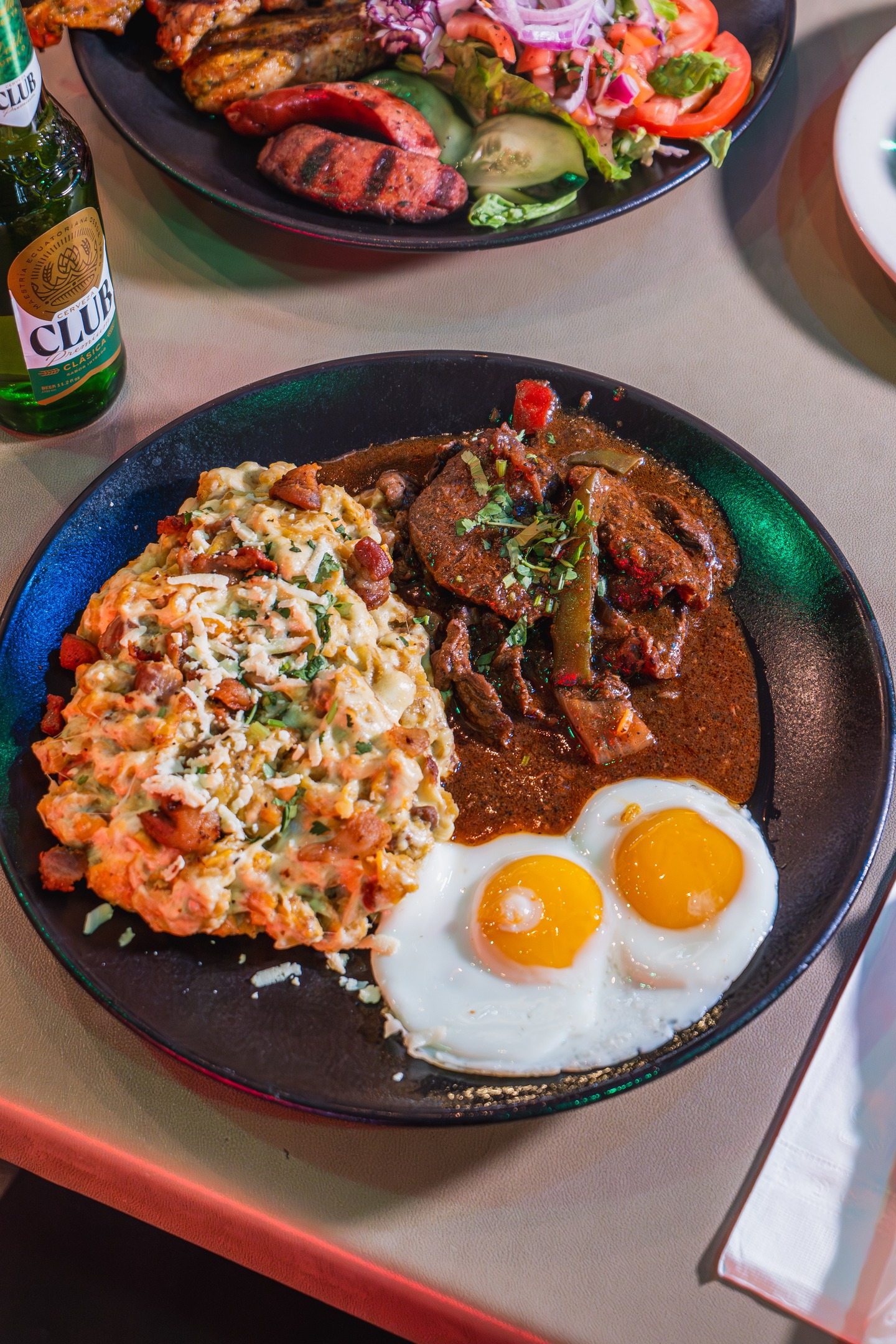 🍴Every Thursday this Friendship Month we're serving a special shareable seafood platter for friends to enjoy. Come taste our fresh, Latin-style seafood made in-house♥️
#MariscoCentroYankees #ThursdaySpecials #FebruaryVibes #GoodFoodGoodTimes