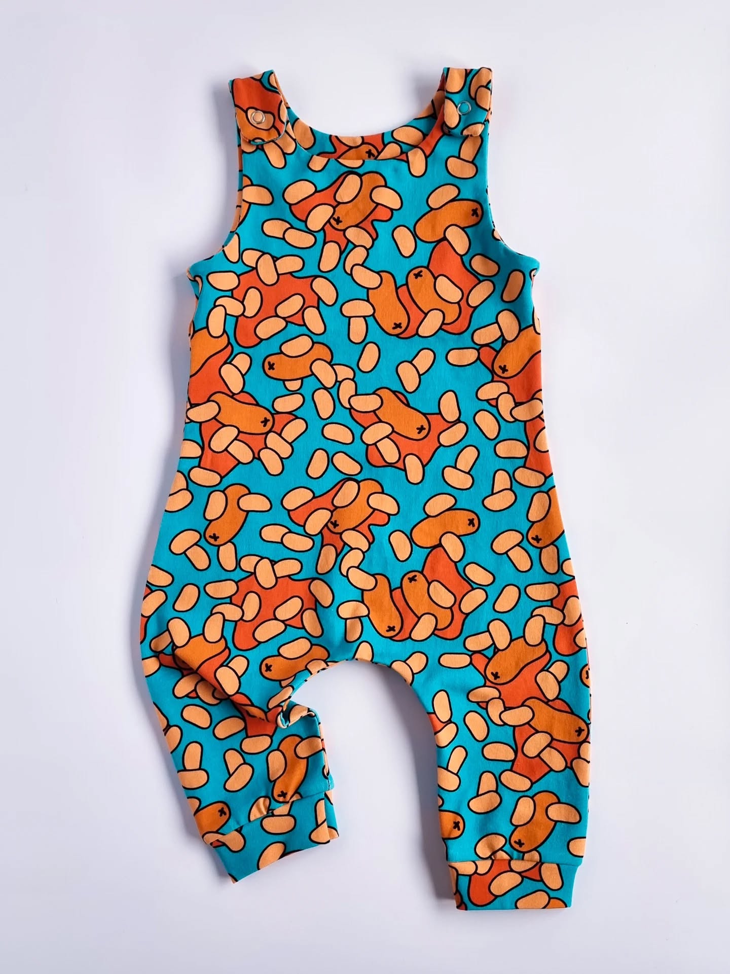 FABRIC OF THE MONTH - 25% off!
I'm trying something new to highlight some of my favourite fabrics. Introducing my fabric of the month, Beans and Sausage! This fun design is a real stand out and very unique. It's actually a Simpson + C exclusive design!
Beans and Sausage gets lots of love at markets but is somewhat overlooked on the website. So this month I'm offering it for an amazing 25% off all made to order styles in this design! Visit the website to find the special fabric of the month listing.
The discount is applied automatically, and will run until the end of February or until my Feb made to order slots are full (whichever is sooner).
#bakedbeans #uniquekidsclothes #madeinscotland #handmadeuk