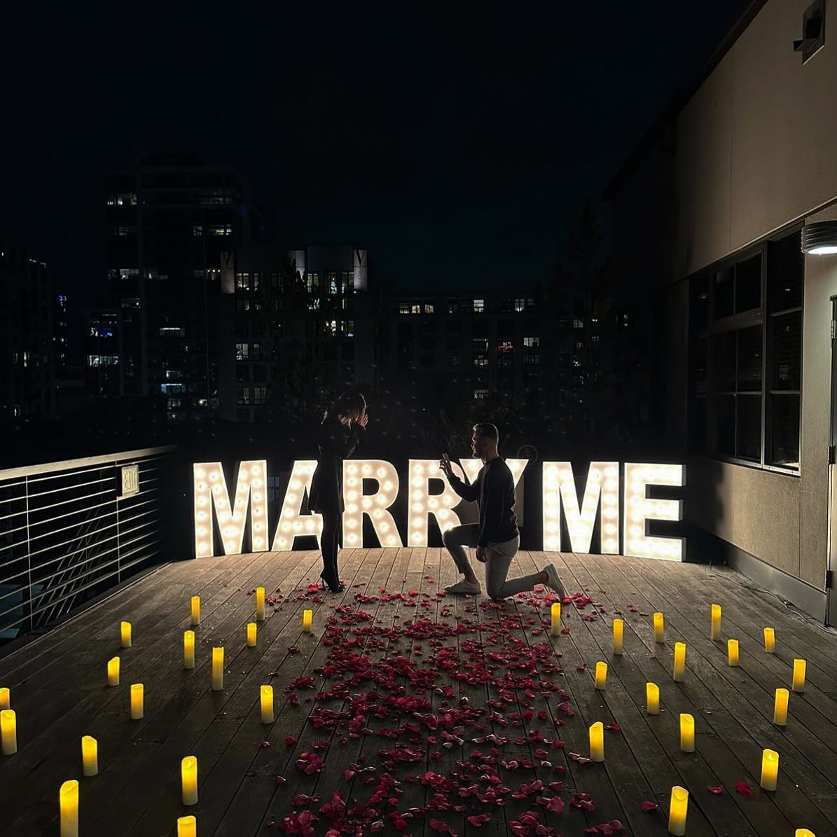 Congratulations 💍 a rooftop proposal of our dreams 😍
PC: @alina_ryzhkov
Event space: The Rooftop Terrace