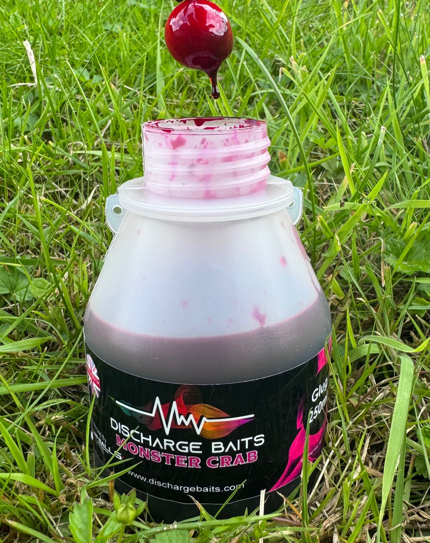 Oozing with anticipation for our next catch using Monster Crab Glug #dischargebaits #discharge #glug #carpfishing #monstercrab