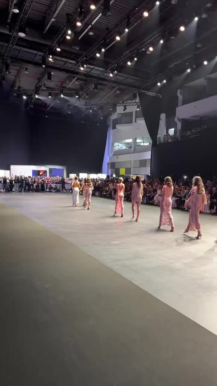 Live from @thefashion.factor
The Agenda