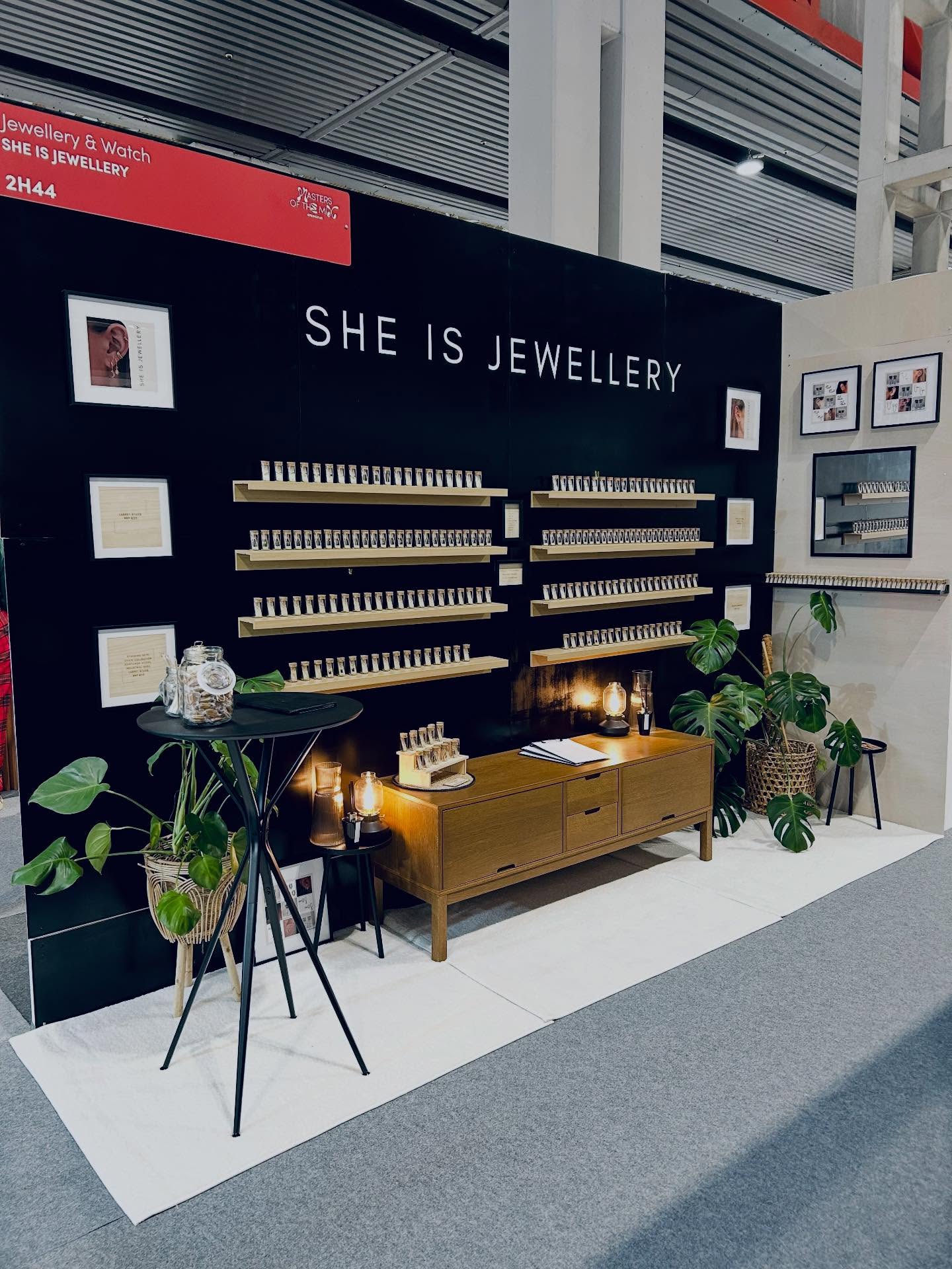 I did it!
10 days, lots of last minute stress but loads of support means Sarah and I are here and ready to make 38,000 new friends
Let’s go @springautumnfair
@justtheeaton
#springfair
#tradeshow
#smallbusiness
#growth
#jewellerybrand