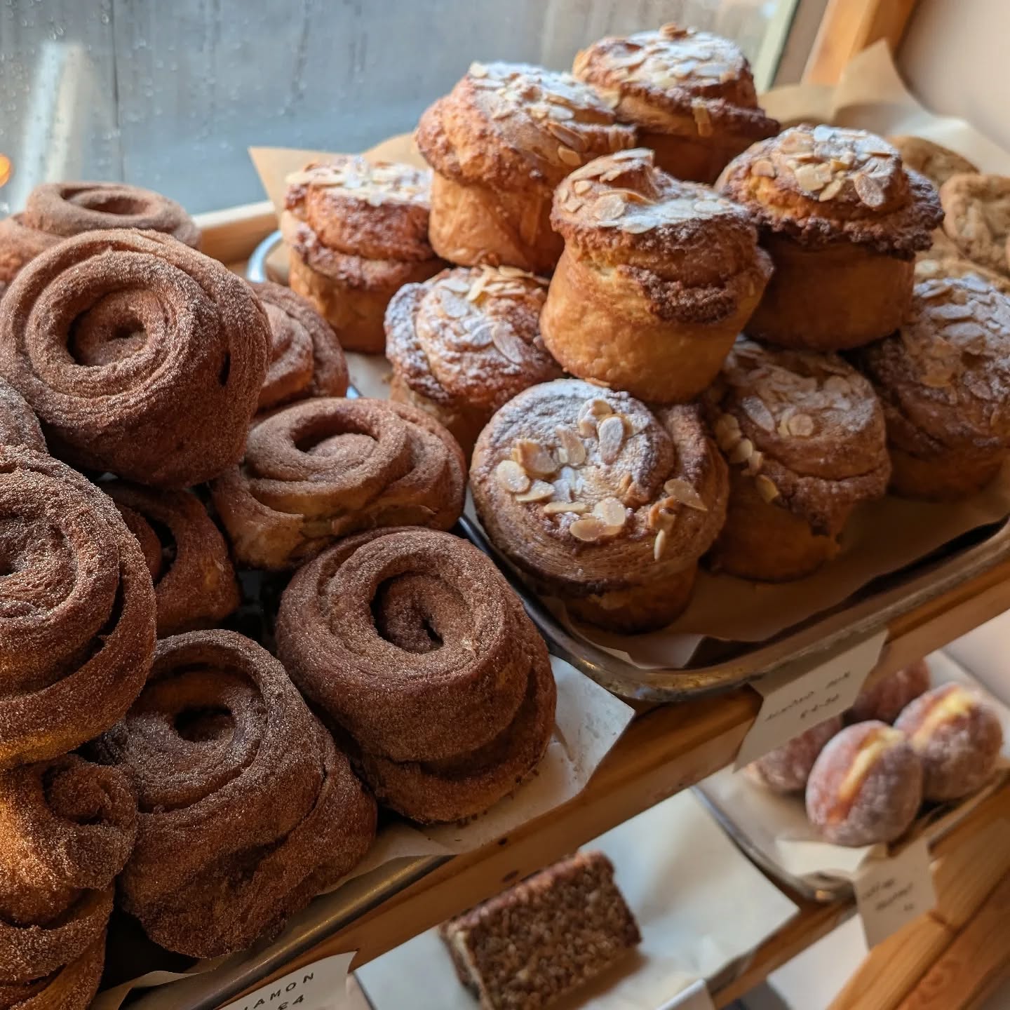 Saturday goodies... 🌞👍🏻
Open until 4pm today, have a lovely weekend folks!
@visitarundel @tarrantstreetindependents @discover_sussex @sussexstories @sussexexclusive @sussexbytheseaarun
#junipercafeandbakery #cafeandbakery #arundelwestsussex #arundelcafe #bakingfromscratch sourdoughinarundel sourdoughbaking freshkybaked arundelbread arundeltown cafearundelsussex independentcafe bakeryandcafearundel arundelcoffeeshop arundelcoffee junipercafe smallbatchbakery weekendvibes visitarundel visitwestsussex lovearundel inlovewithlocal westsussexarundel cafewinebar lunchdate castironcoffee coffeetime cheerstothat