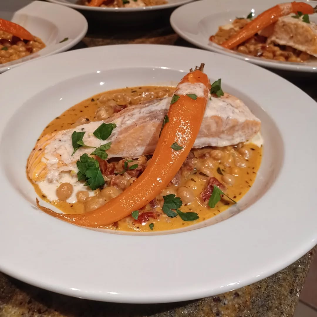 A "Classic Menu" week with my lovely returning guests. Always a pleasure cooking for this lovely group of skiers ⛷️ 🥳 😋 some of them are back again in March for round 2!
#chatel #privatecatering #cateringchatel