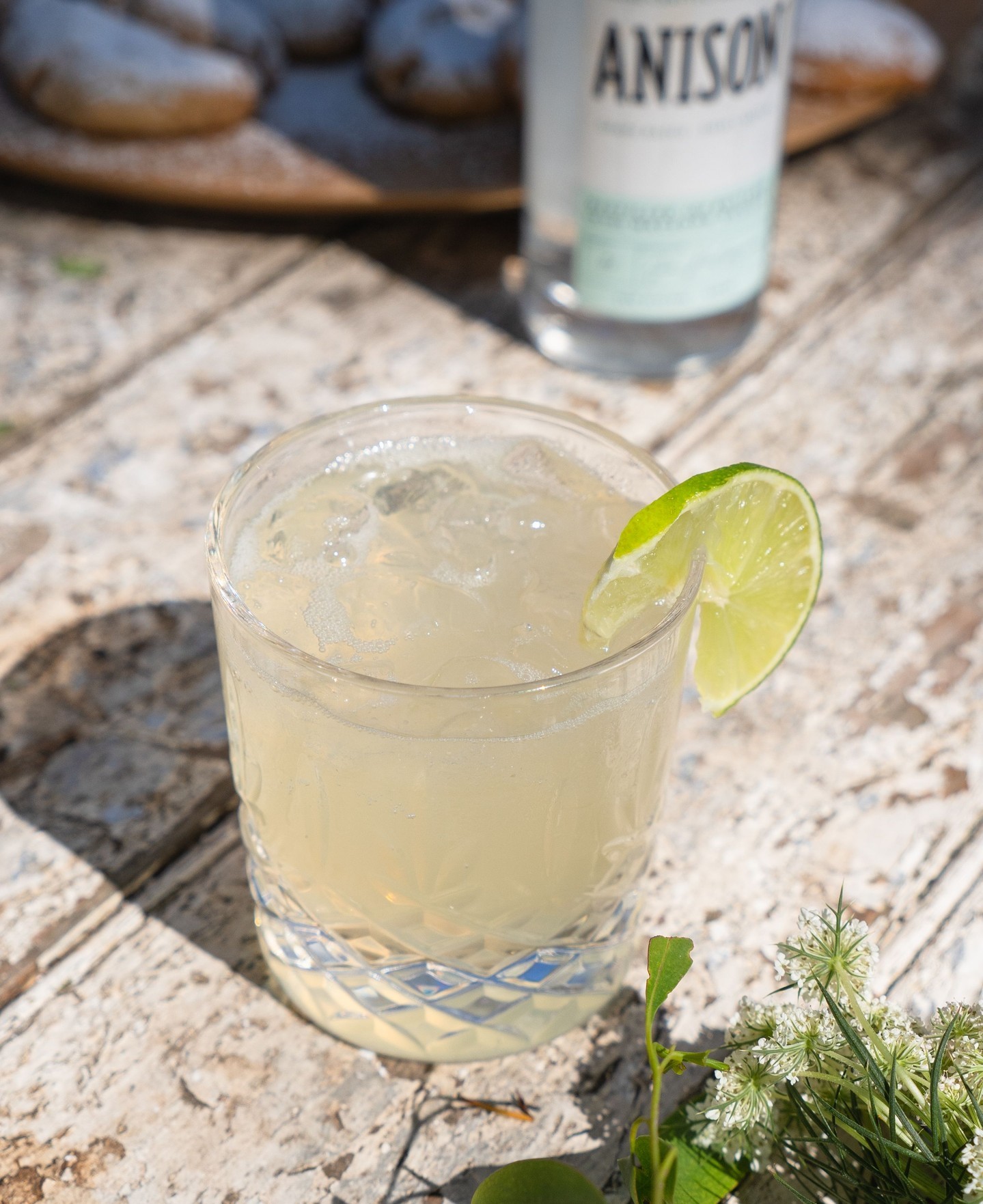 Brighten up your day with a Lemon Anison Tonic! 🍋✨
Here’s how: Muddle a handful of fresh mint leaves with 30ml of Anison and 15ml of lemon juice in a shaker. Add ice, shake well, and strain into a short glass. Top with tonic water, drop in some extra ice, and garnish with a slice of lemon or orange.
Fresh, zesty, and oh-so-refreshing! Perfect for those long summer afternoons. 🌿🍹
.
.
.
.
.
.
#macedondistillery #anison #daylesfordmacedonranges #daylesfordmacedonlife #macedonranges #macedonrangesfoodies #melbournefoodies #macedon #romsey #lancefield #melbournebartender #melbournecocktails