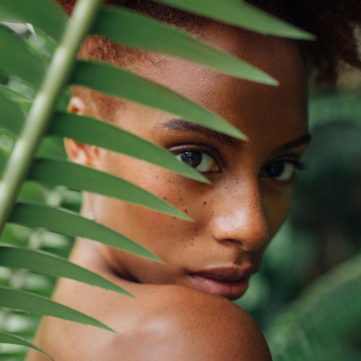 DEHYDRATED SKIN
As the weather gets colder, it is inevitable your skin will become dryer. With dry skin comes the opportunity for increased blemishes, texture, tightness and premature aging – all in addition to visible dry skin.
To combat this, one must envelope their skin with hydrating products to counteract the harms of winter on the face.
Forest Dew injects moisture and hydration deeply into the skin, providing instant plumpness and glow, with the enriched ingredient Fucose. It is produced from raw plants and have been proven to hydrate the upper epidermis of skin for a long period of time.
Discover more about Forest Dew on our website, and DM us to purchase.
#ABskin #winterskin #glowingskin #plantbased