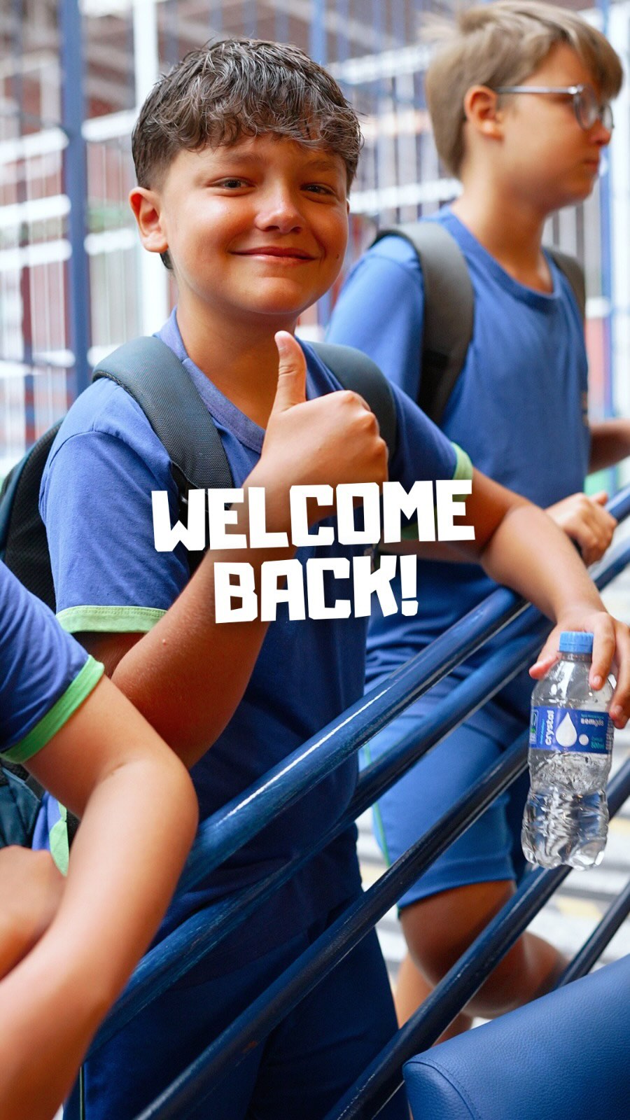 Em um estalar de dedos, os corredores ganham voz e a escola retoma sua verdadeira essência: a vida.
É um privilégio recebê-los para mais um ano letivo. No Degraus, os alunos são o coração de tudo o que fazemos, a razão exata de cada projeto ganhar forma.
Há 43 anos, nossa trajetória é pautada pelo compromisso com a excelência no ensino. No entanto, acreditamos que educar vai muito além do conteúdo acadêmico. Aqui, seu filho não é visto apenas como mais um aluno; ela é parte integrante de uma família e de uma sociedade que o acolhe e o valoriza em sua individualidade.
Compreendemos que resultados são fundamentais, mas formar cidadãos íntegros, equilibrados e conscientes é a nossa maior missão.
Sejam bem-vindos a um novo ciclo de aprendizado e humanidade!
#sistemadegrausdeensino #ensinofundamental #ensinomedio