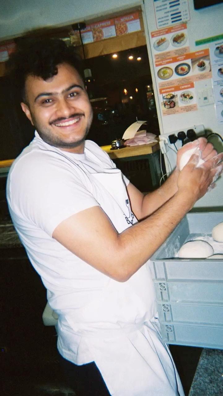 Proof that the best moments happen behind the scenes 📸✨
Captured on film, the little things that make our team who we are.
A little retro, a lot of heart. 🧡
Got a favourite memory with our team? Drop it in the comments 👇🏽
#filmcamera #disposablecamera #hospitality #nottsfood #nottinghamrestaurant