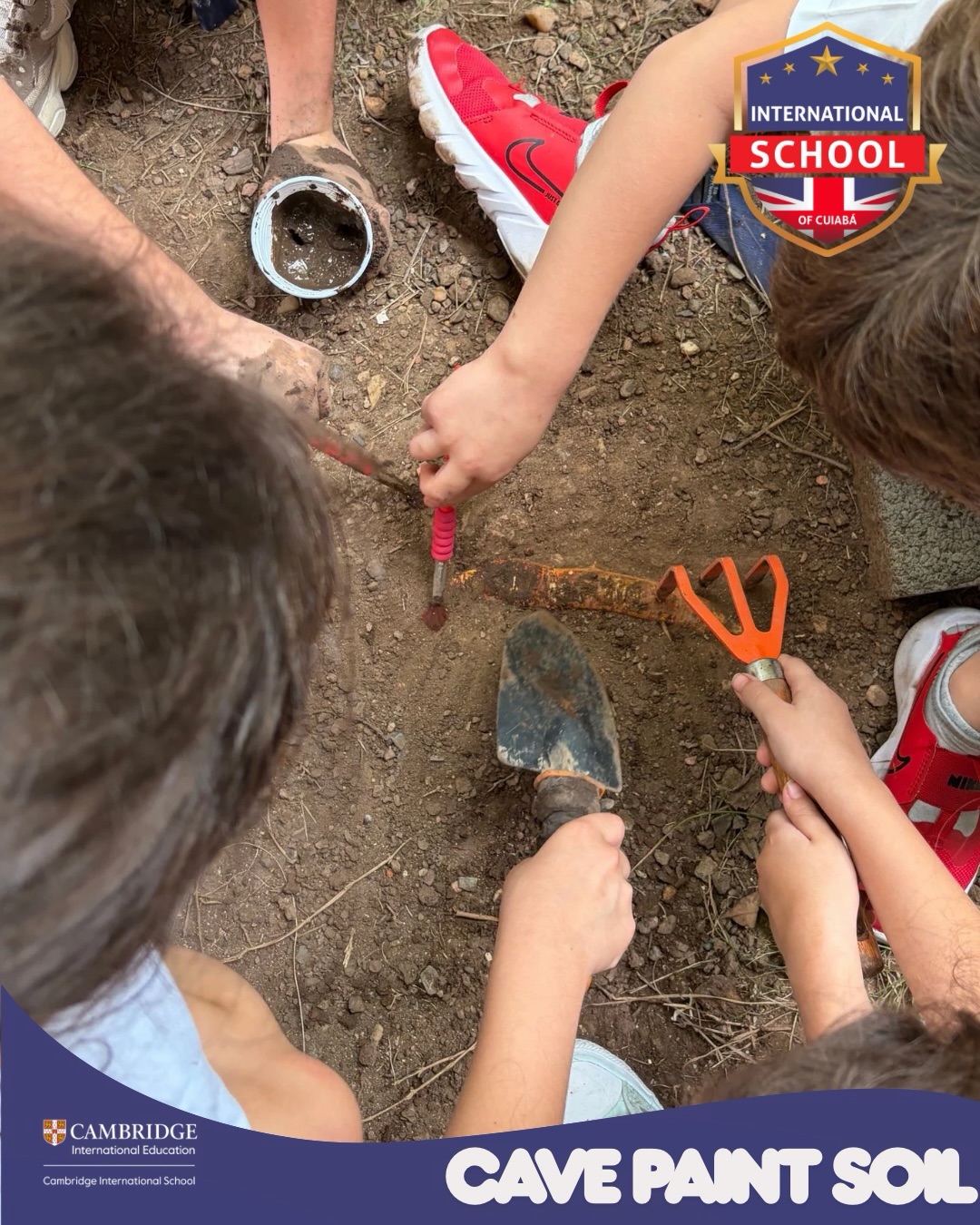 Cave painting created using natural soil pigments and charcoal, reflecting early human expression and connection to the environment.
.
Pintura rupestre criada com pigmentos naturais do solo e carvão, refletindo a expressão humana primitiva e sua conexão com o ambiente.