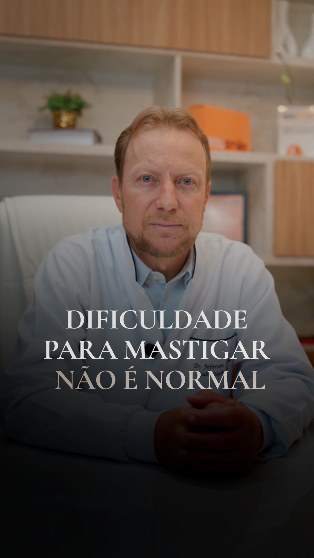 Sentir dor ou dificuldade para mastigar certos alimentos é um sinal de alerta que muita gente ignora.
E, na maioria das vezes, o problema não está apenas naquele dente que incomoda.
Dificuldade ao mastigar pode estar relacionada a dentes quebrados, restaurações antigas, problemas na mordida, inflamações gengivais ou até à ausência de dentes que sobrecarrega outras regiões da boca.
Quando isso acontece, o corpo tenta compensar mastigando de um lado só, o que pode gerar dores musculares, desgaste dos dentes e até dores de cabeça com o tempo.
Aqui na Galvão Odontologia, a avaliação identifica a causa do desconforto para indicar o tratamento mais adequado, devolvendo conforto, função e segurança ao mastigar.
Não se acostume com dor ou limitação. Mastigar bem faz parte da sua saúde.
📲 Agende seu horário na Galvão Odontologia: (67) 99243-1904
📍 Rua Floriano Peixoto, 1227 – Esquina com a Rua Monte Alegre – Jardim América, Dourados – MS
#dentista #odontologia #dourados #douradosms #saudebucal #mastigacao #dordedente #tratamentoodontologico