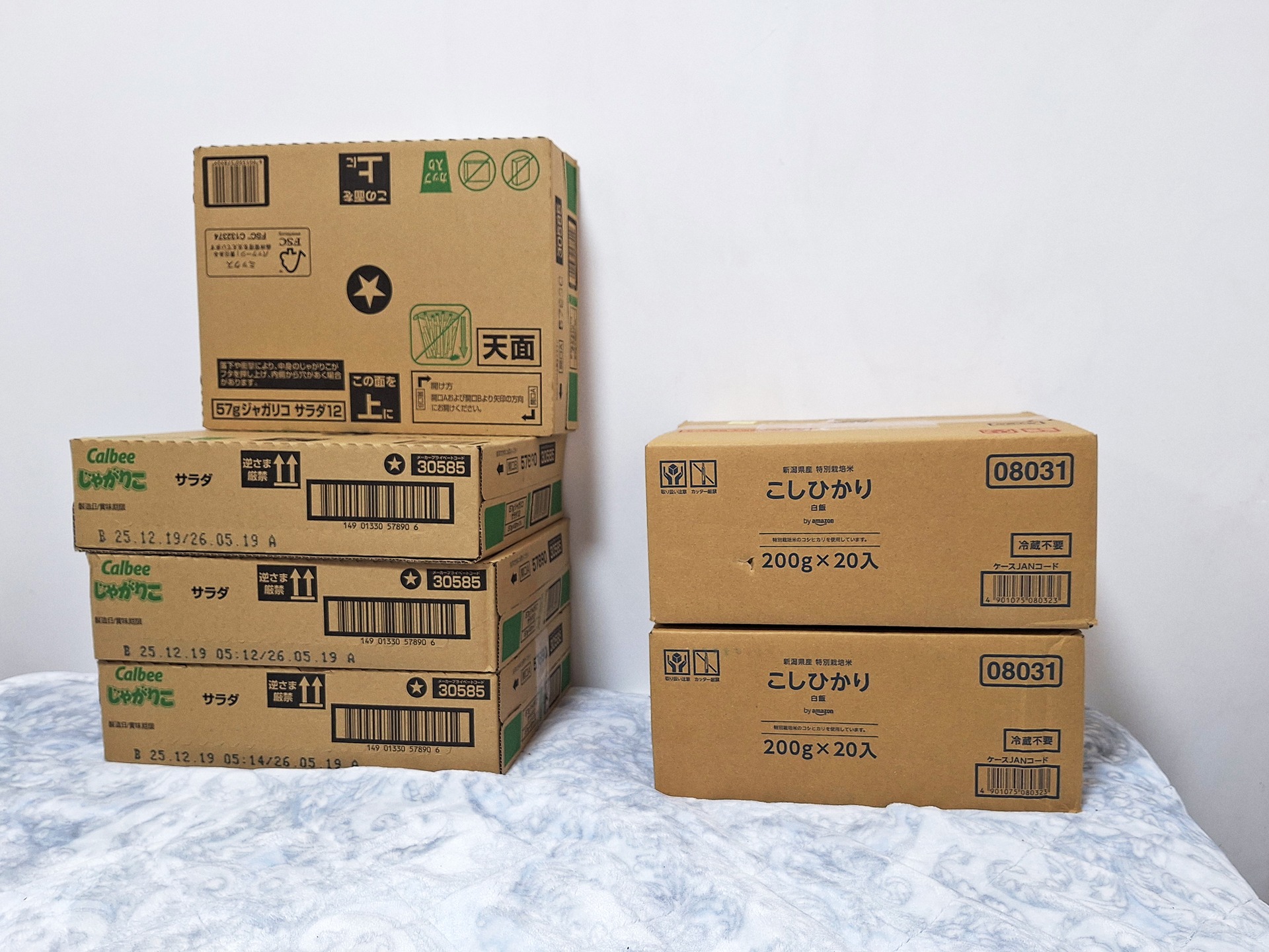 千葉市のY様からフードバンク活動に使用する食品を寄贈していただきました。
今回もたくさん届きました。
パックご飯とじゃがりこです。
必要な方々にお渡しします。
ありがとうございました。