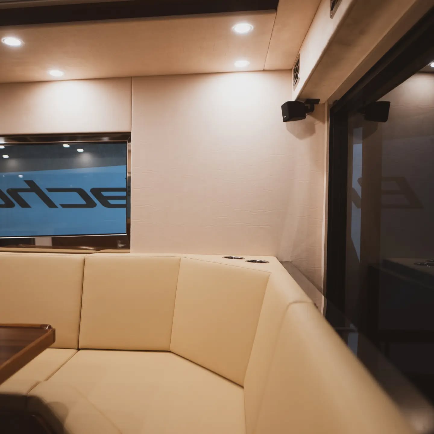 I N T E R I O R M O N D A Y
📸 TR3MEDIA
#brizoyachts #brizo #aluminiumboat #aluminumyacht #fastyacht #volvopenta #mercurymarine #garmin #luxurytoys #luxuryyachts #monaco #cannes #mediterranlifestyle #bigtoys #bigboystoys #gentlemanschoice #gentlemansride #madeinfinland