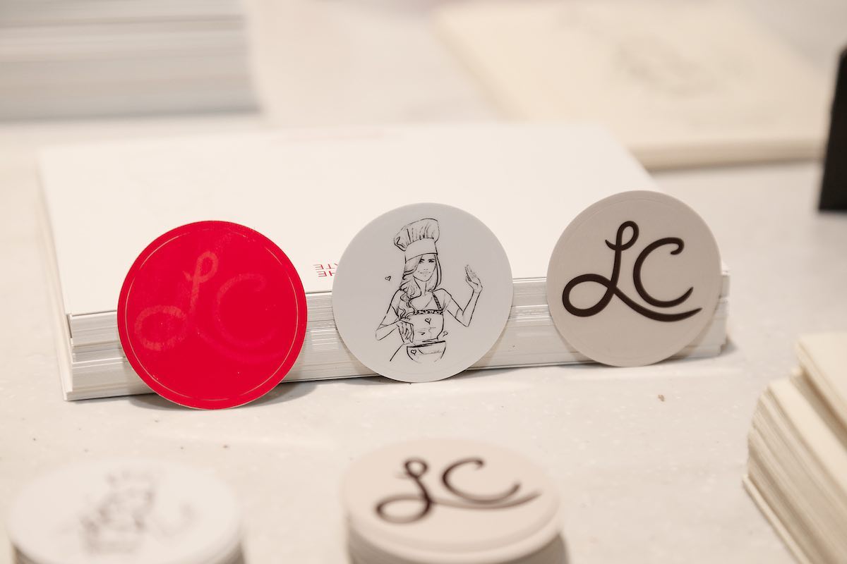 ‘I want you to stuff my stocking…’ THIS THURSDAY, @ladyandthechocolate will be in store at @saks offering handwritten SWEET, but SNARKY holiday notes with purchase! Stop by ❤️💃🏼🍫x
📸 @mpriestphoto