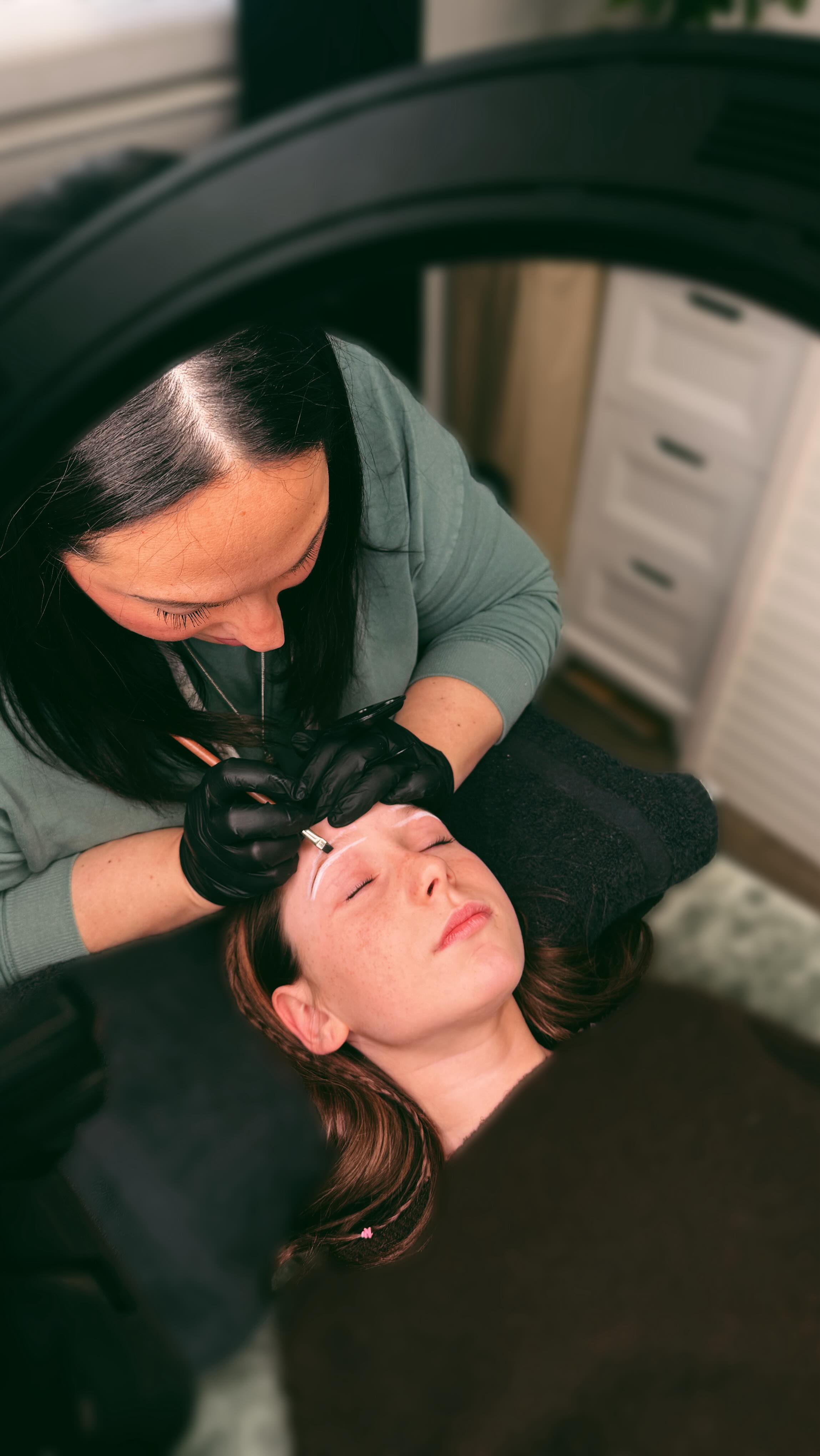 First time brow tint + a super light wax for my beautiful niece 🥰
Just a quick cleanup and soft tint made such a big difference—and she is OBSESSED with them!
How adorable is she?! 😍✨
#browtint #browwax #waxing #browshape #beauty