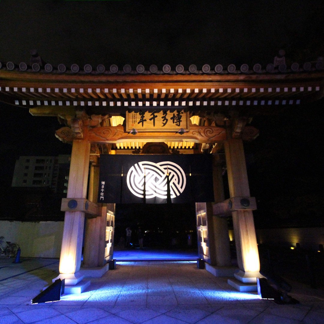 Light Asia 2018 Fukuoka
The workshop was held for four days before the Hakata Old Town Light Up Walk opening ceremony, and during this period, five teams will prepare, show and set up their designs. These designs will be shown to the public during the Hakata Old Town Light Up Walk.
#lightasia #fukuoka #hakata #hakataoldtownlightupwalk #jotenji