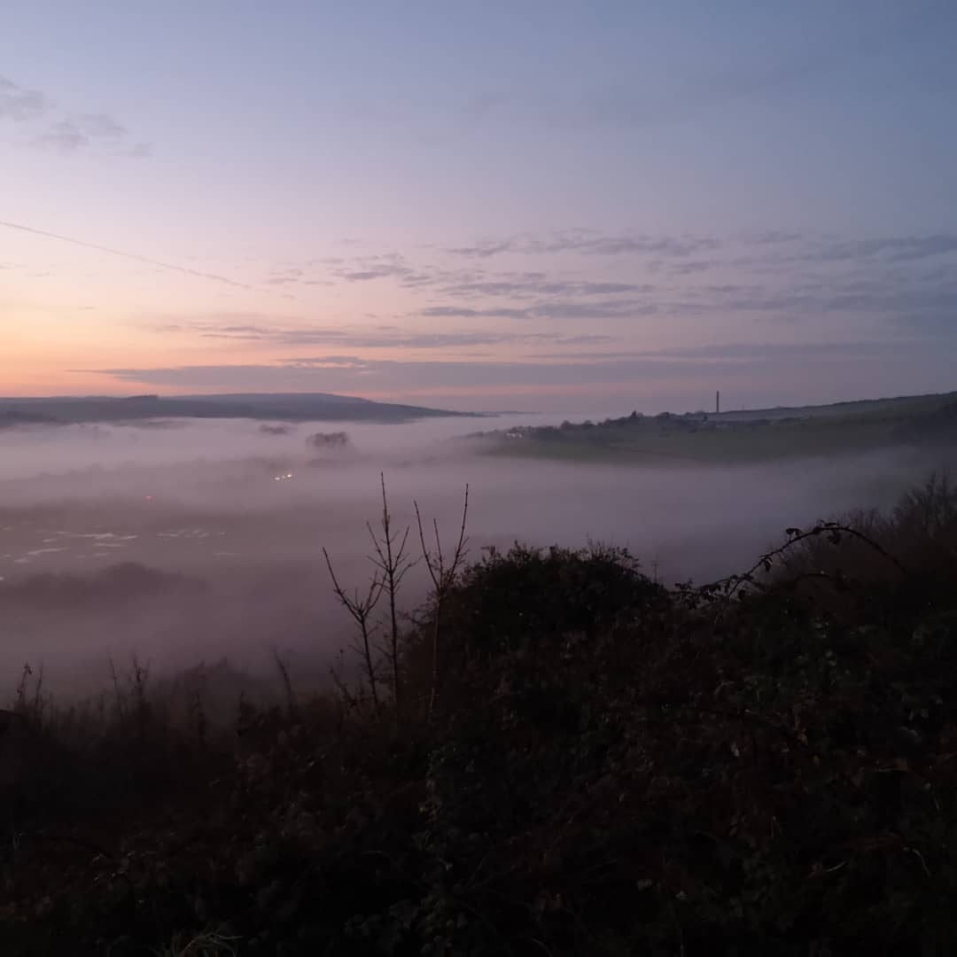 I'm just about keeping my head above the clouds with my busy workload at the moment.
This is the reason why I've been quiet on here. I'm concentrating on my clients and for some of those, this picture might be relevant. I know some of you are juggling dogs, cats and lockdown nonsence, keep at it, we will get there..... Eventually, remember no quick fixes!
Picture taken by me, to clear my mind 😊
#clinicalanimalbehaviourist #dogbehaviourist #catbehaviourist #dogs #cats #selfemployed #womeninbusiness #smallbusiness #brighton #sussex #eastsussex #eastsussex #vets #vetnurses #clinics #consultation #clients #lockdown #busy #thrivingbusiness #clientcare #dogsofinstagram #catsofInstagram