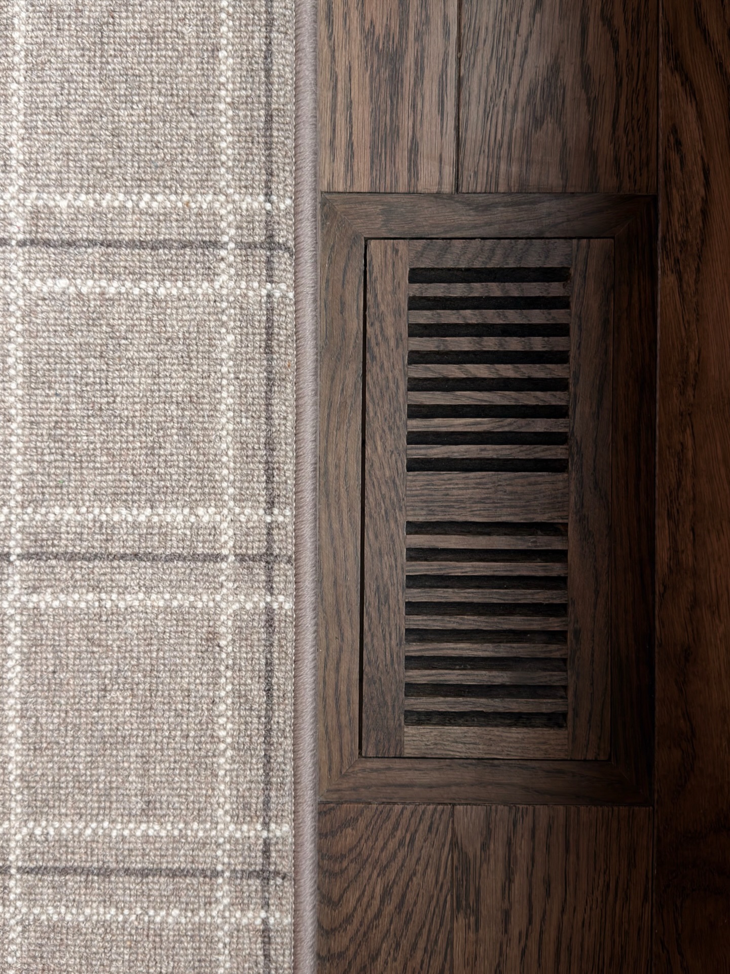 Where craftsmanship lives in the details. Custom-stained hardwood floors, a tailored plaid carpet, and a seamless wood flush vent—designed to disappear, yet impossible to overlook. #BespokeDetails #TimelessFlooring #GrafCustomHardwood #PrestigeProjects #SimplyQuartered