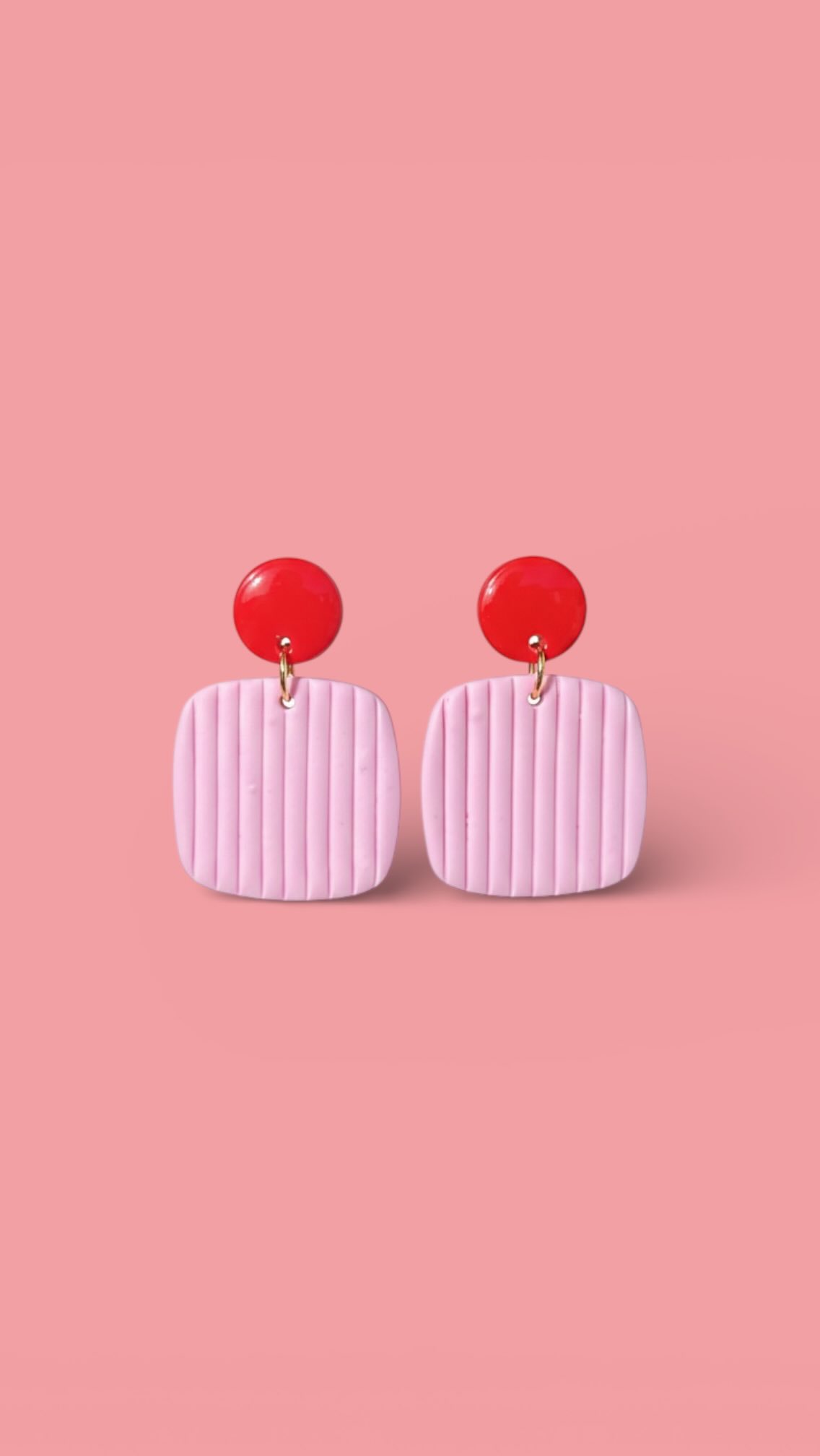 🎉 BOUTIQUE EN LIGNE OUVERTE 🎉
Après plusieurs mois de réflexion, voici enfin le site internet de Raymonde Créations !
Je souhaitais quelque chose qui me ressemble et qui reflète bien l’univers de ma petite marque. 🌸
C’était un vrai challenge : des heures à explorer un nouveau fonctionnement, apprendre à gérer un site, les fiches produits et tout ce qui va avec 🤭
Il n’est sans doute pas parfait, mais chaque page a été conçue avec le cœur, de façon artisanale (un peu comme les boucles d’oreilles finalement 🫶)
Découvrez des maintenant la nouvelle collection « Saint-Valentin » aux couleurs tendres et passionnées. Chaque modèle existe en un seul exemplaire ! ❤️
Hâte d’avoir vos retours ! N’hésitez pas à me partager vos idées ou remarques, on construit cette aventure ensemble (lien dans ma bio) 🥰
PS : pour fêter ça, profitez de -10% sur votre première commande avec le code BIENVENUE10 ✨
#boutiqueenligne #bouclesdoreilles #bijouxfantaisie #creatricefrançaise #fabricationartisanale