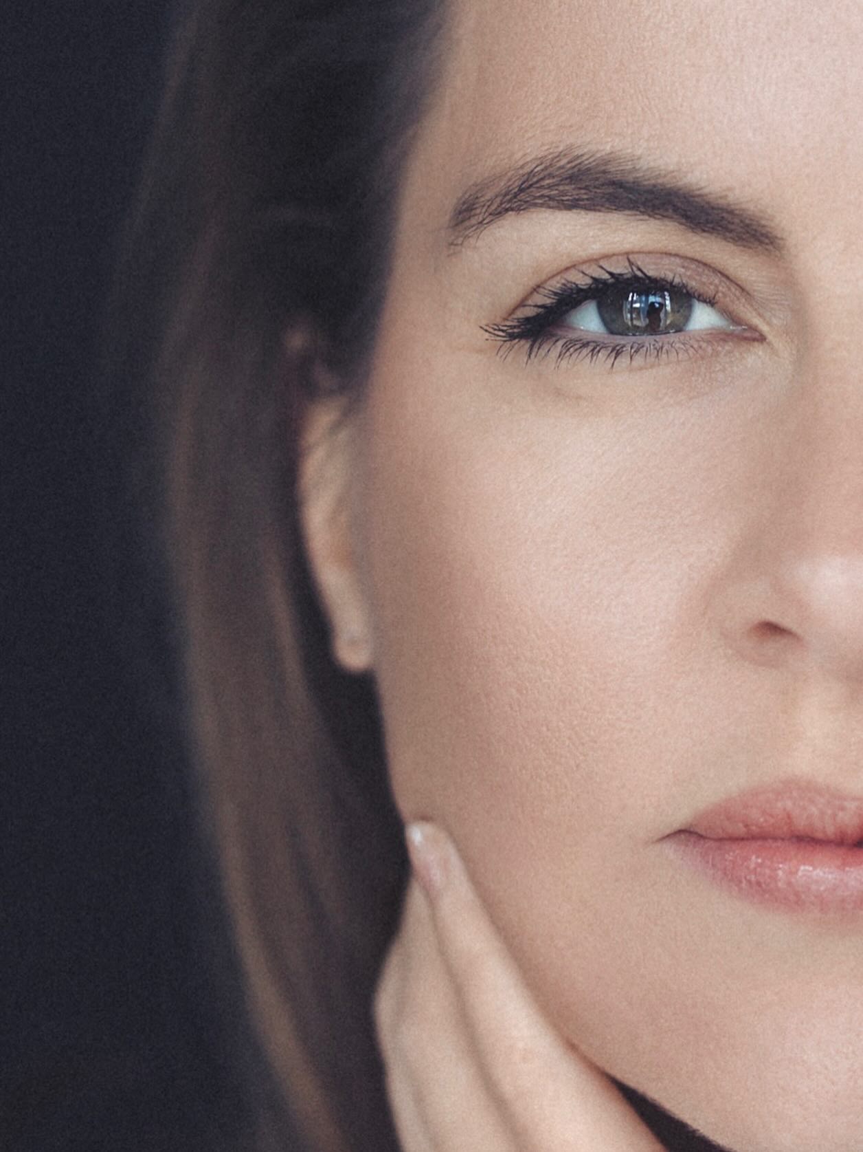 Beetje bij beetje, steeds meer mezelf. ✨ @hometoherofficial
✎………………………………..
.
.
.
.
.
.
.
.
.
.
.
.
#portret #portrait #portraitphotography #helenaandsisters #leiden