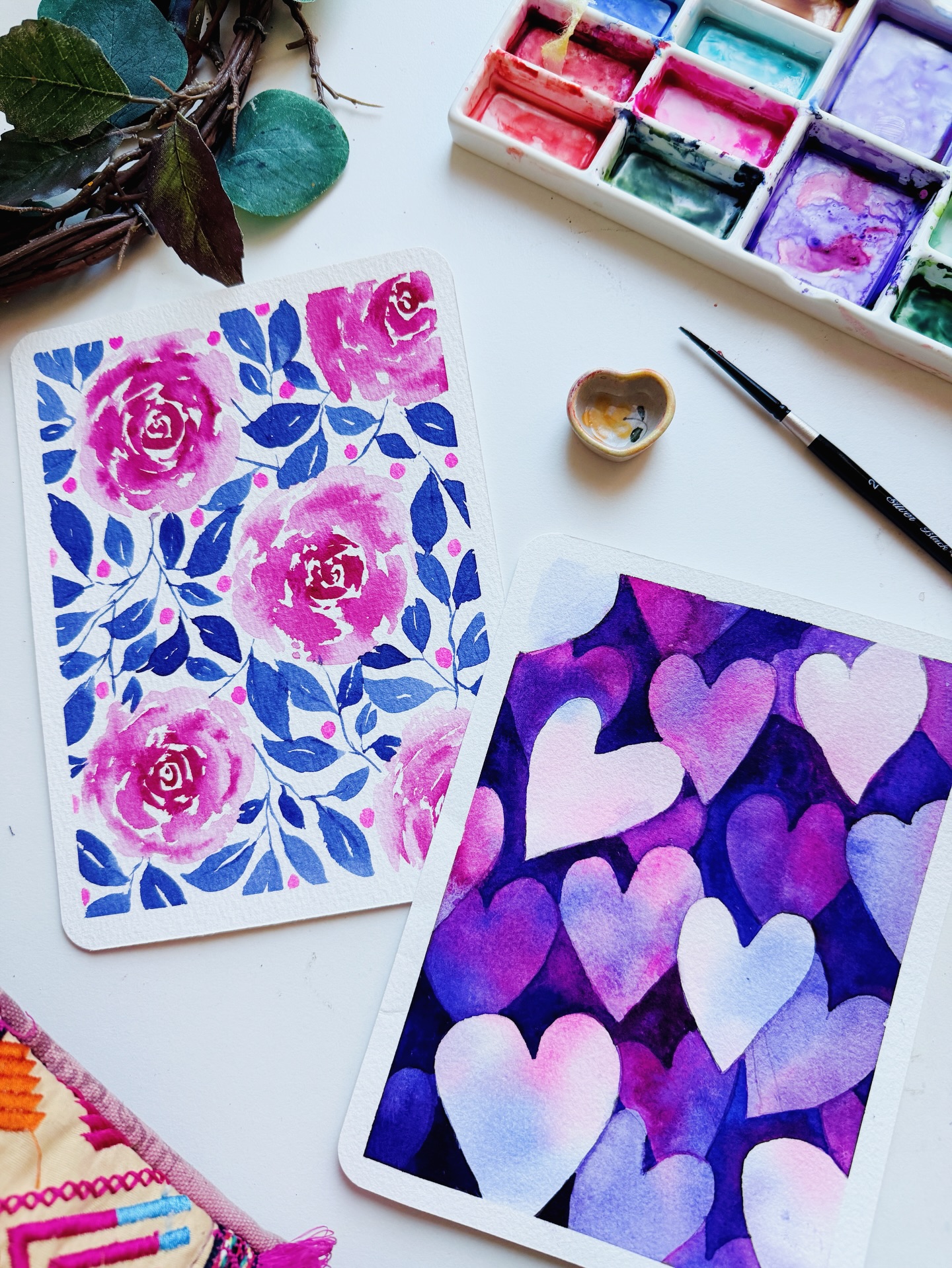 Pretty watercolor illustrations for Valentine's day that we are painting together in my patreon membership at The Postcard Club (link in bio)❤️ We try out the negative painting techniques with this soothing color palette and ofcourse the rose pattern✨ Hope you like this little snippet❤️
.
.
.
.
.
#watercolor #looseflorals #watercolorpainting #watercolorillustrations #floral