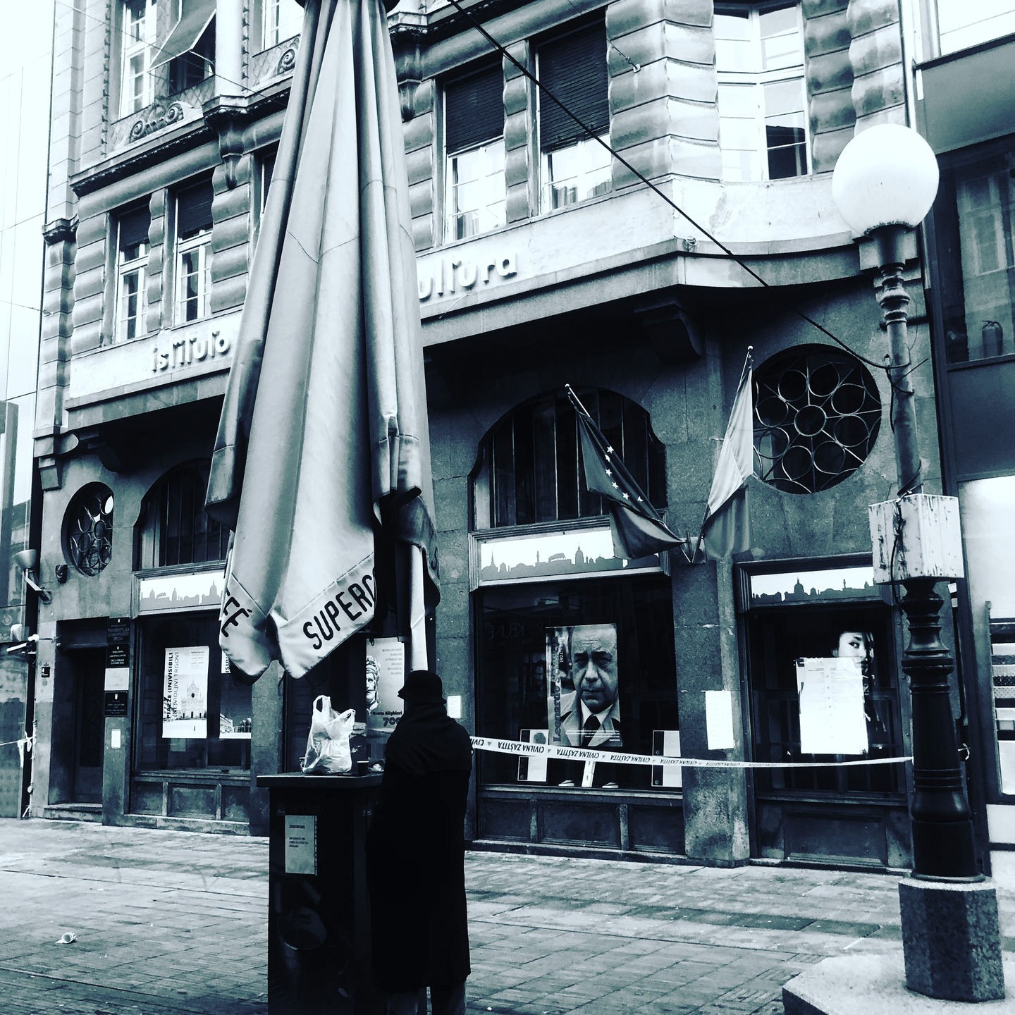 Just delivered two versions of a remix for a project that meant a lot to me.
One long-form, one distilled — both shaped through deep listening (and spending the last week trying to perfect an arpeggiator).
Big gratitude for the trust and for the support along the way. #ambient#chillout#producer#remix#df_tram