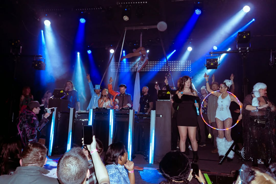 Drinks up. Cups up. Cheers! 🥂✨ This beautiful crew is dropping a new date soon… @djgirlparty on the decks.
Let’s dance. 💃🏽🔥
#djgirlparty #dancebiach