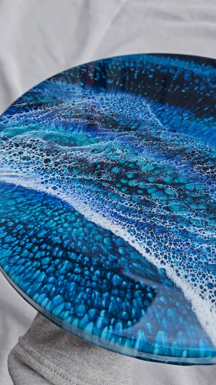 High-gloss reflections, intricate cells and soft lacing ✨
Created with OceanCote Epoxy, Titanium White and layers of blue pigments 💙
Details that shine from every angle.
Available via link in bio.
#ResinArt #OceanCote #epoxyresin #australianmade #abstractart
