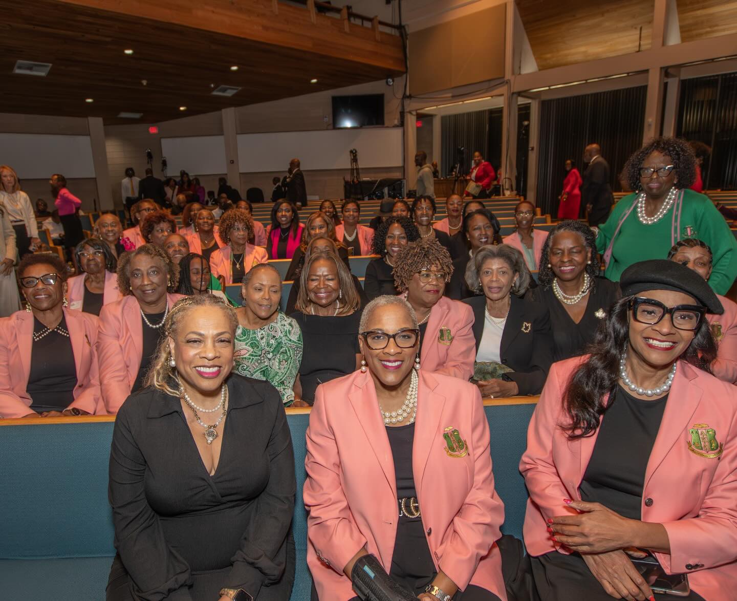 Alpha Kappa Alpha Sorority, Incorporated®, Zeta Rho Omega Chapter attended the 50th Annual Dr. Martin Luther King Jr. Memorial Celebration on Sunday, January 18, 2026 at New Mount Olive Baptist Church.
We love to see it!🩷💚
