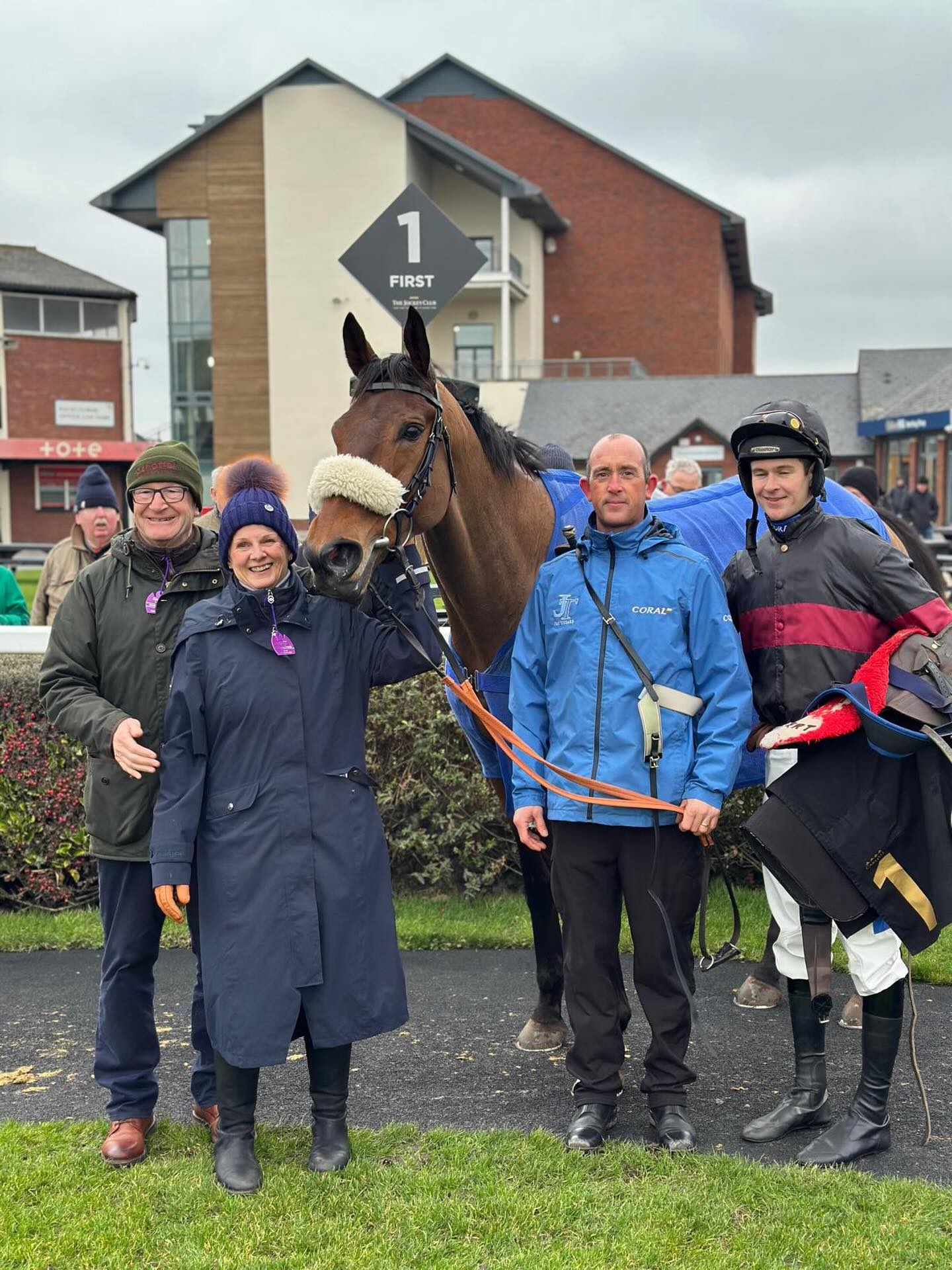 First Confession wins easily @carlisleracecourse yesterday under @brendanp1995 for Kevin, Susan and John 👏🏻
Thanks must go to Richie our travelling head lad leading up, after a busy weekend on the road, From one end of the country (nearly) to the other! 🚛 and also to Reg our second travelling lad 👏🏻 not to forget all the team at home 🤩 brilliant few weeks had 🌟
@coralofficial
@dodsonhorrell
@doyle_racing