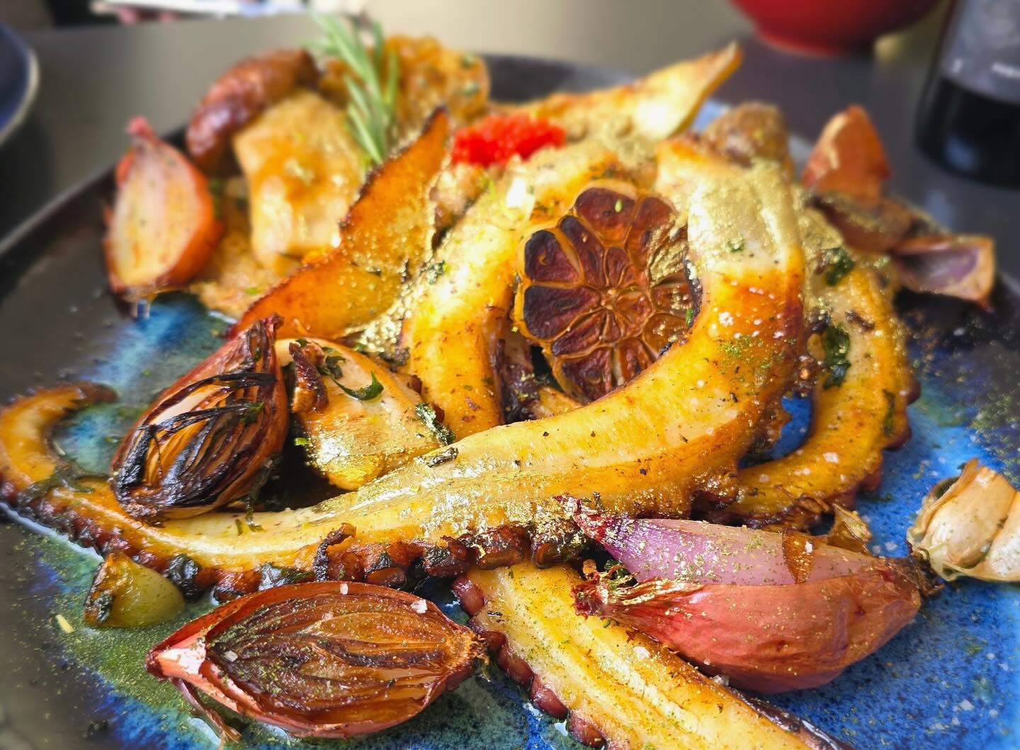 What’s special about some of the restaurants we love in Beira is that there are items on the menu that are truly hard to find anywhere else–if at all. Some stick to hardcore traditional recipes, while others twist them. Either way, they make us wish we lived around the corner from each of them to enjoy their food more often. We’d love to share these foodie treasures with you! Contact us, chat with us and let us completely customize one of the most soulful food trips of your lifetime.
#visitportugal #portuguesecuisine #beira #turismodocentro #foodie