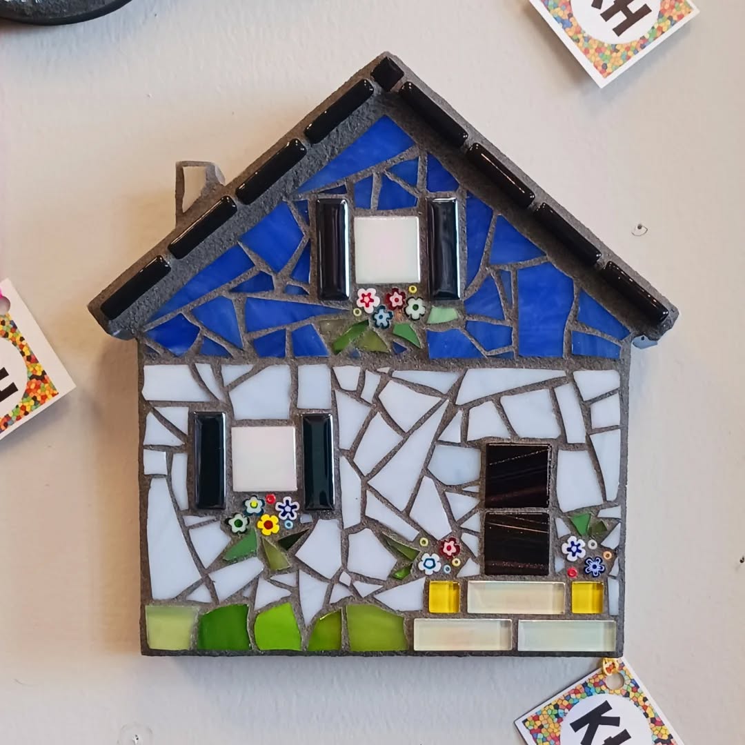 Home sweet home 🏡 💕 Karen made more mosaic heart magnets if you missed the last batch 😍
.
#appletonmosaicartist #appletonwisconsin #appletonwiartist