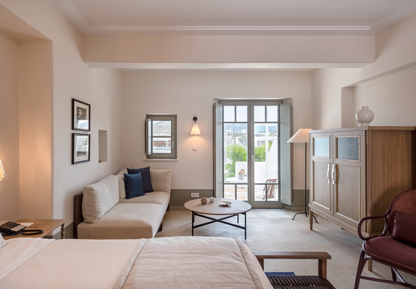 Cosme hotel, Paros.
#architecturalphotography #realestatephotography #parosvillas #interiorphotography #parosisland⚓️🌊🌞 #parosphotographer #dronephotography #aerialphotography