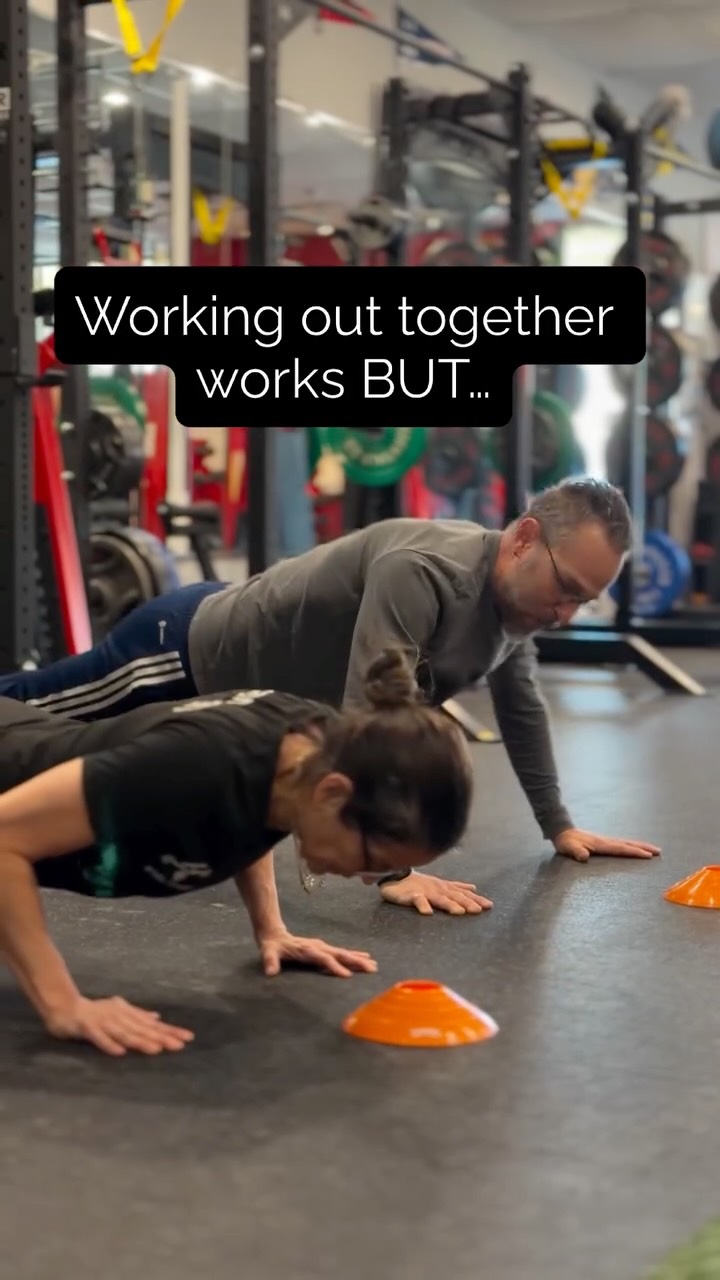 Working out with your spouse sounds cuteā¦
but training in a GROUP is where the real magic happens. š„
Yesāstudies show people are more consistent and get better results when they train with their significant other.
Now imagine stacking that with a coached small group. š
Hereās why group training wins every time š
š« Built-in accountability
When your name is on the board and people expect you, skipping feels harder than showing up.
š„ Positive peer pressure
You push harderānot because someone yells at youābut because the person next to you is giving effort too.
š§ Smarter workouts, less guessing
Coaches adjust movements on the fly so everyone trains safely, pain-free, and at the right intensityāespecially important after 40.
š Itās actually fun
Laughter, shared suffering, inside jokes, and post-workout wins beat lonely treadmill miles every time.
š Long-term results
Consistency beats motivation. Groups create habitsāand habits create results.
At Steel Fitness, we build strength, confidence, and momentum together.
Bring your spouse. Bring a friend. Or come solo and gain a crew.
š DM MOMENTUM if you want training that finally sticks. šŖ